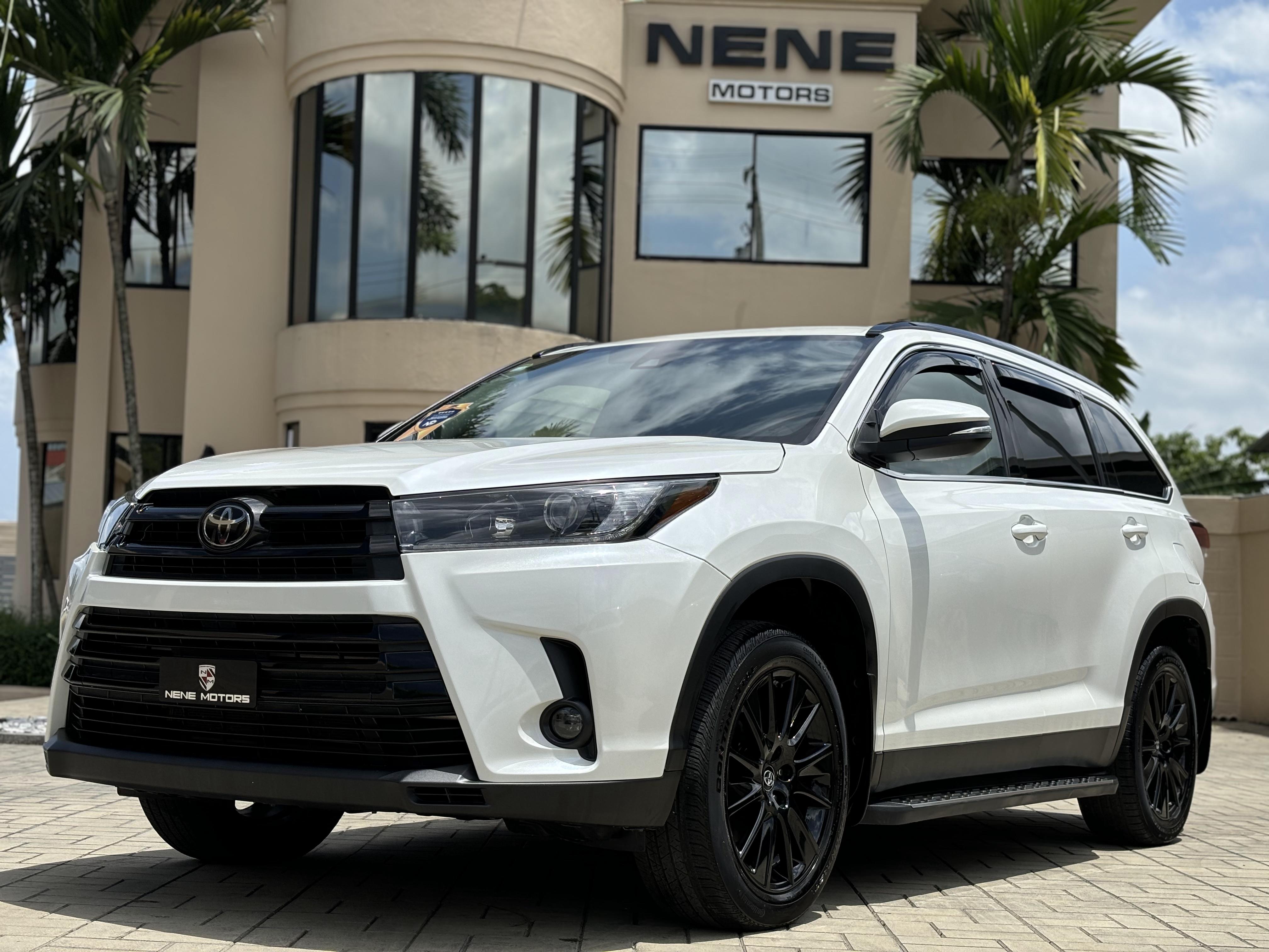 jeepetas y camionetas - Toyota Highlander SE 4x4 año 2019.