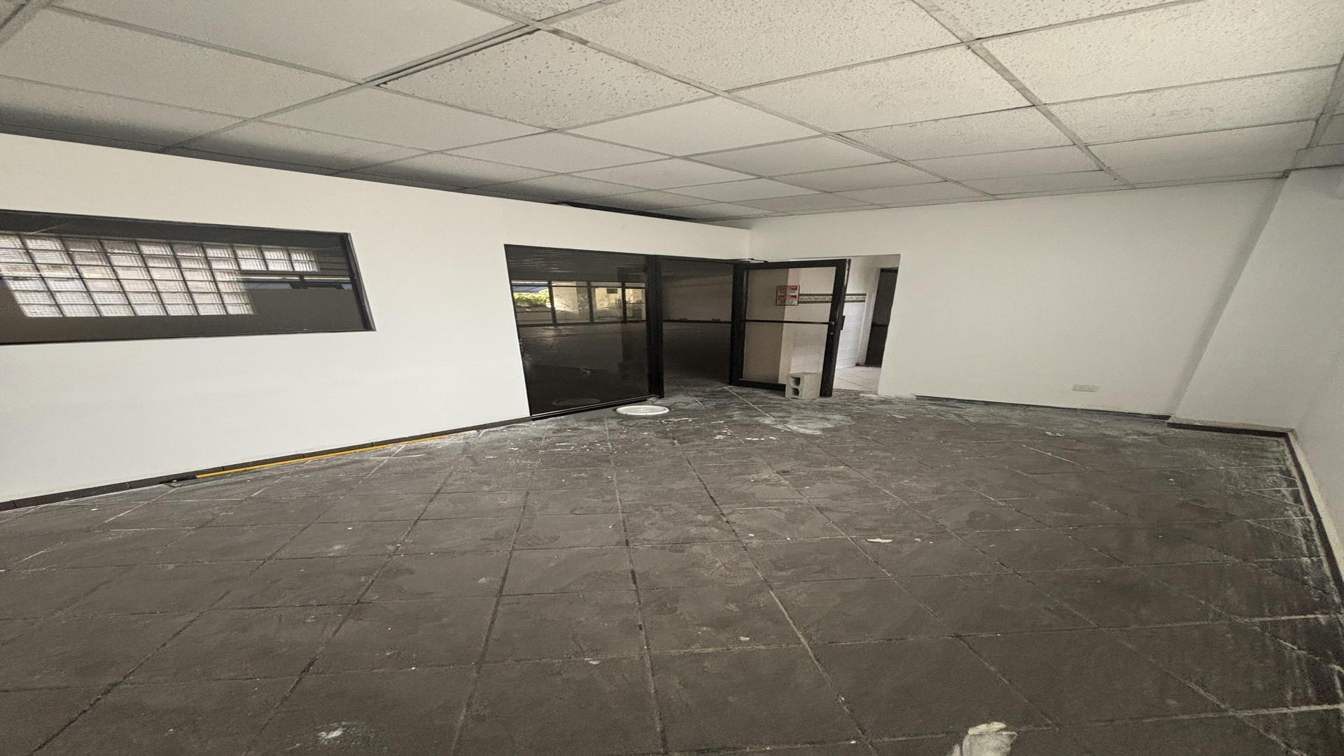 oficinas y locales comerciales - Alquiler Local Comercial Naco 2do piso 152Mts 2