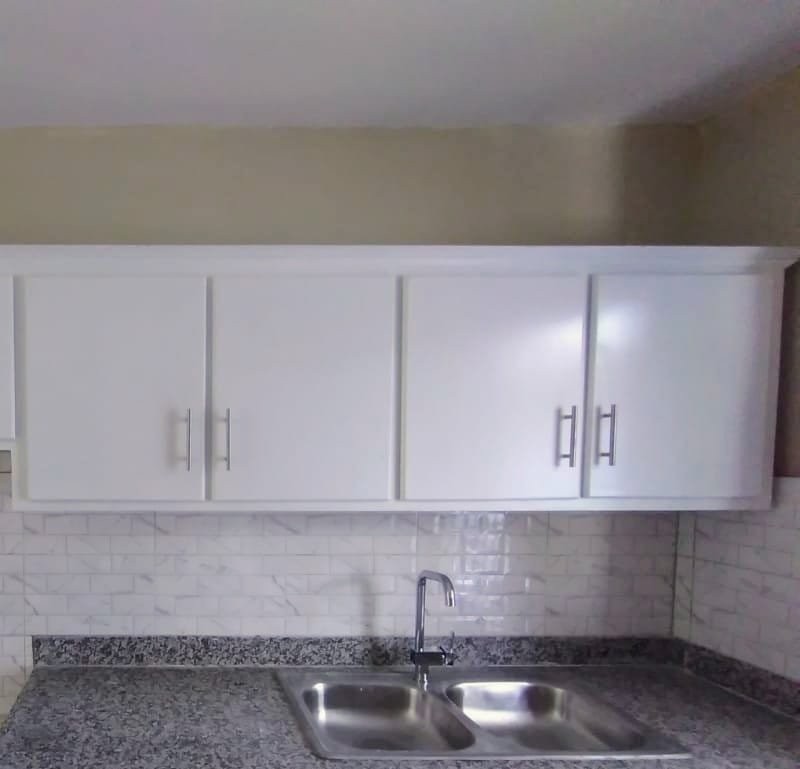 cocina - Gabinete de cuatro puertas color blanco 