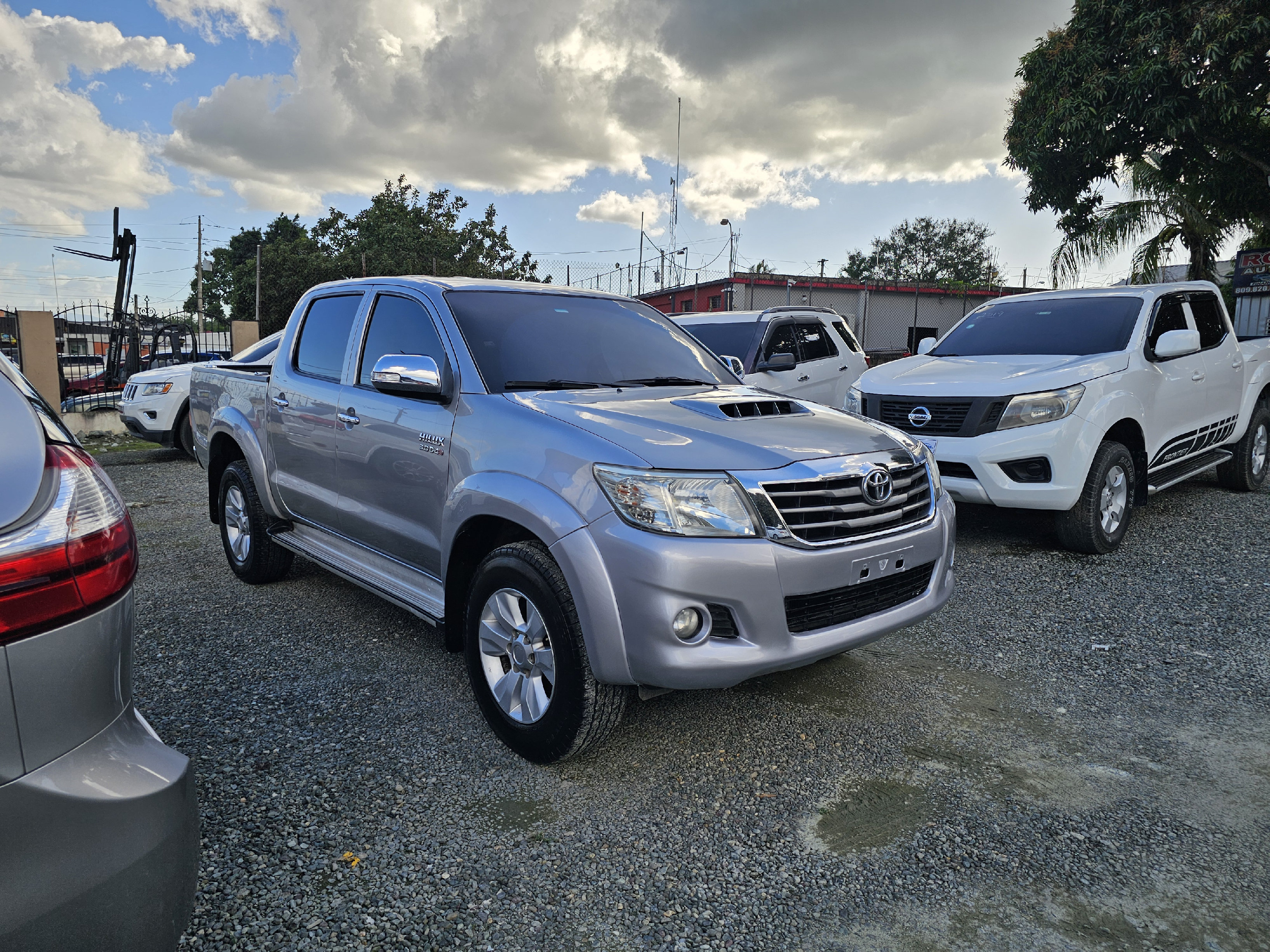 jeepetas y camionetas - Toyota Hilux SRV 2015