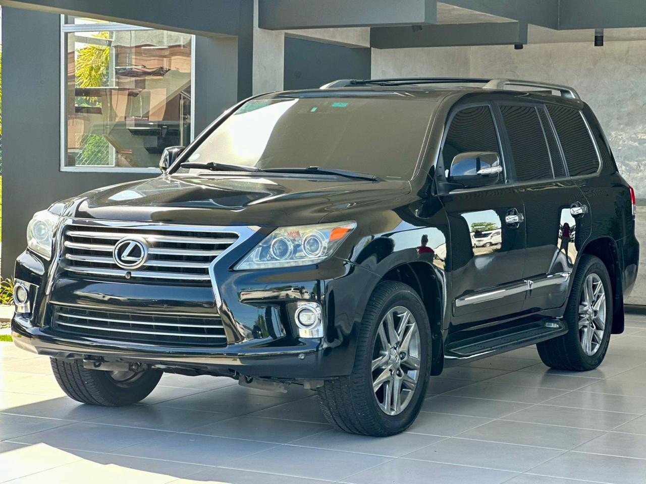 jeepetas y camionetas - Lexus LX570 2014 impecable 