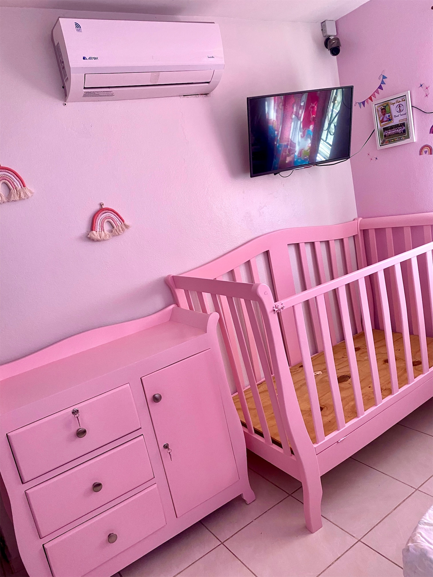 muebles - Cuna en pino, color rosa para niñas, con colchón incluido. A precio!! 2