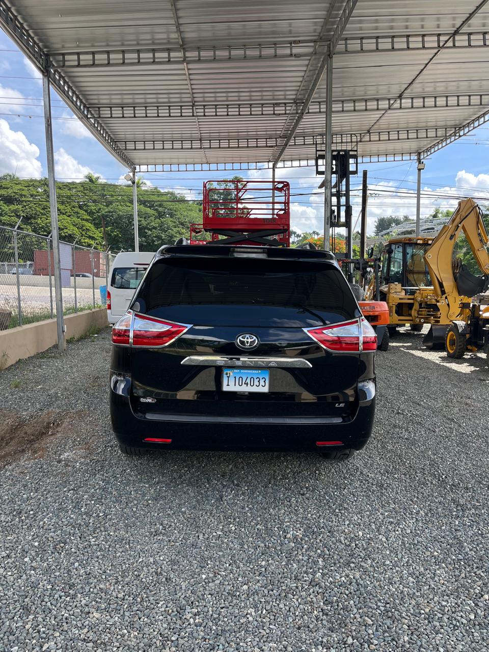 jeepetas y camionetas - Toyota sienna 2017 1