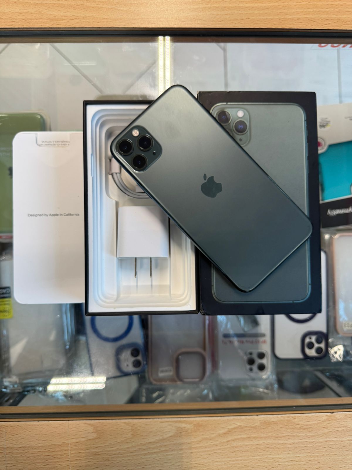 celulares y tabletas - Iphone 11 pro max verde 256GB Desbloqueado.