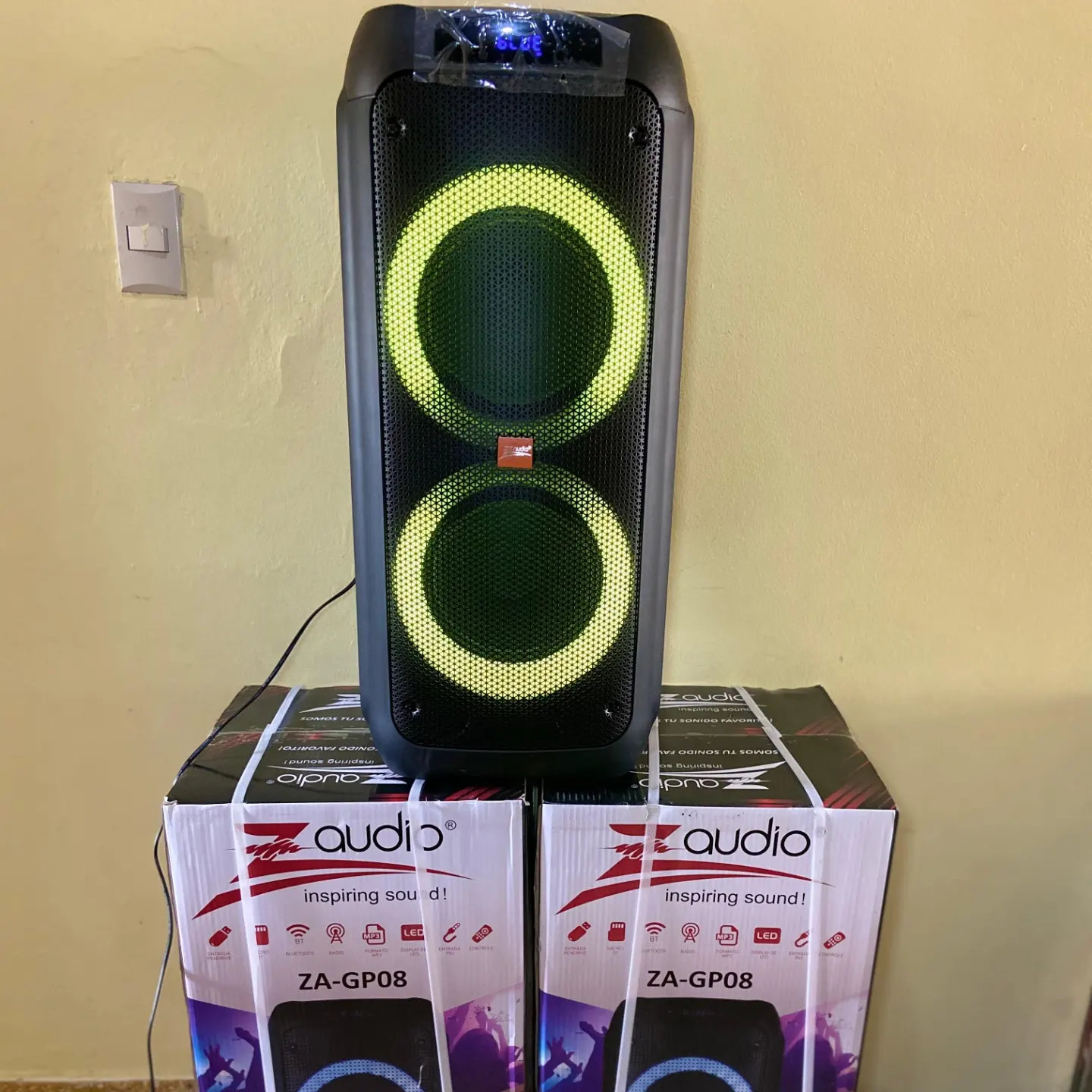 camaras y audio - Bocinas amplificadas z audio woofer modelo za-GP08 potencia de 800 watts  1