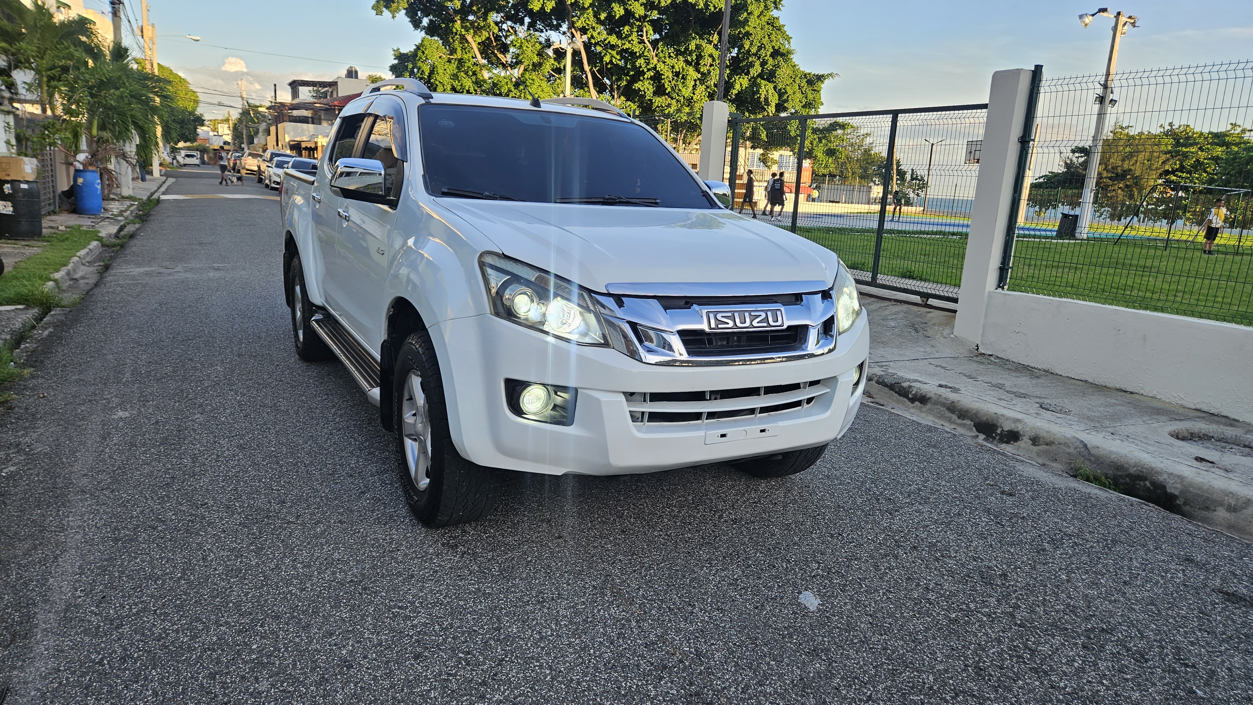 jeepetas y camionetas - Isuzu dmax full 2014 3.0