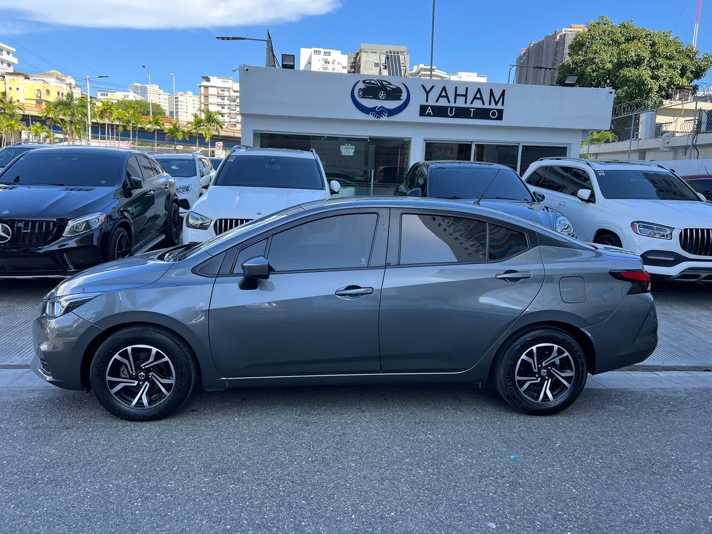 carros - Nissan Versa 2021 3