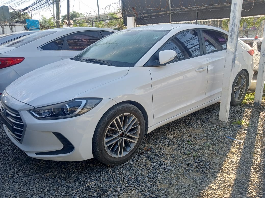 carros - HYUNDAI AVANTE 2017 BLANCODESDE: RD$ 700,100.00