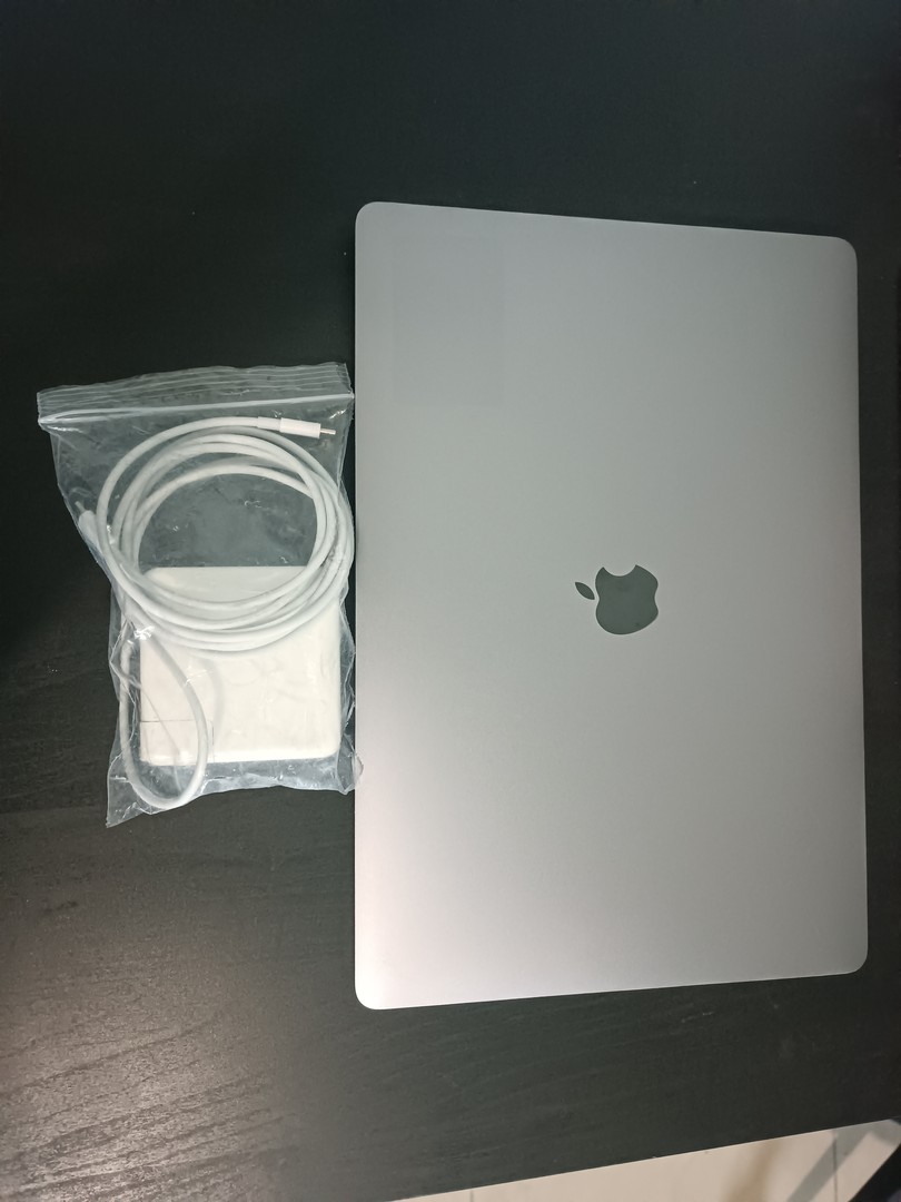 computadoras y laptops - Macbook pro 2018 i9 32GB 1TB SSD 3