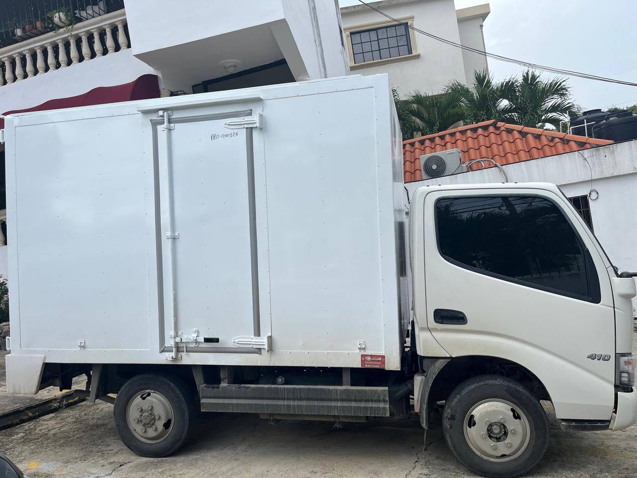 camiones y vehiculos pesados - Vendo Oportunidad Camion Hino 200, ano 2024 RD$ 1,650,000 Negociable 1