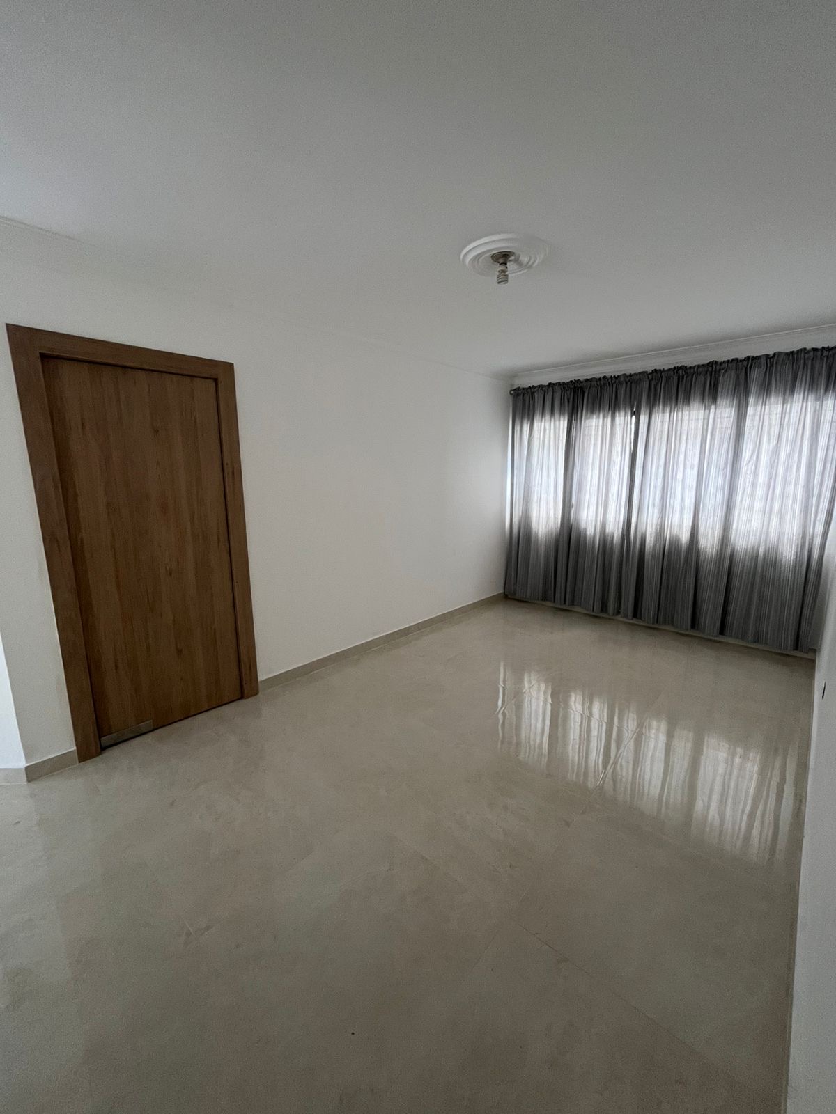 apartamentos - Apartamento de 3 Hab en Residencial Cerrado