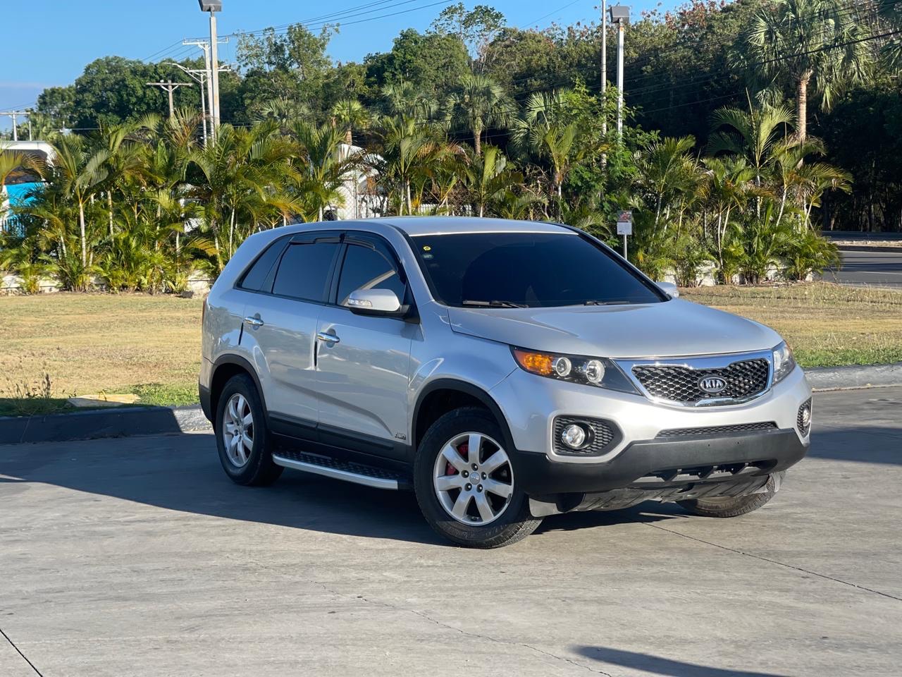 jeepetas y camionetas - KIA SORENTO 2013 4x4 EN PERFECTO ESTADO ESTRIBOS LATERALES HALOGENOS  0