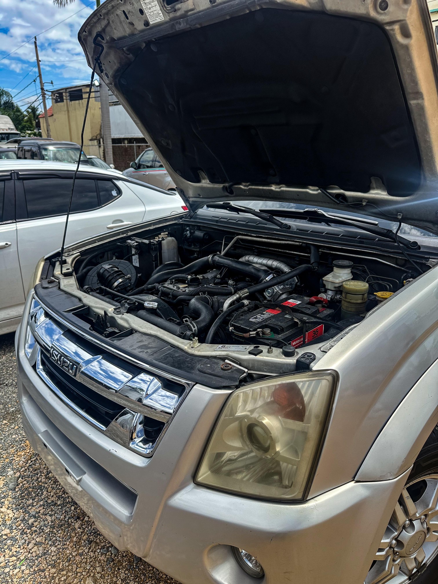 jeepetas y camionetas - CAM. ISUZU DIMAX  D/C 2011 6