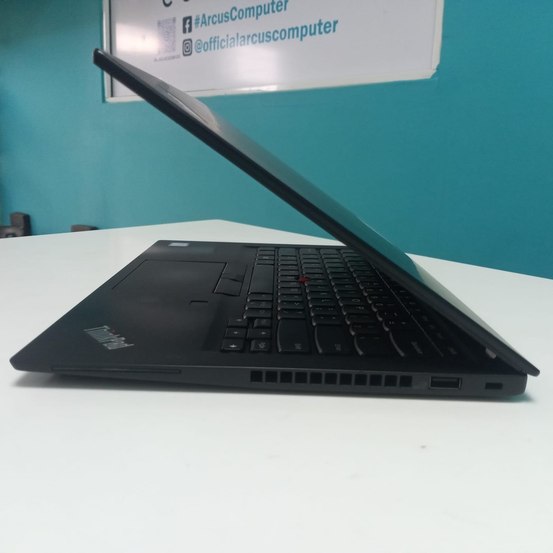 computadoras y laptops - Laptop, Lenovo ThinkPad T490s / 8th Gen, Intel Core i5 / 8GB DDR4 / 256GB SSD	

 3