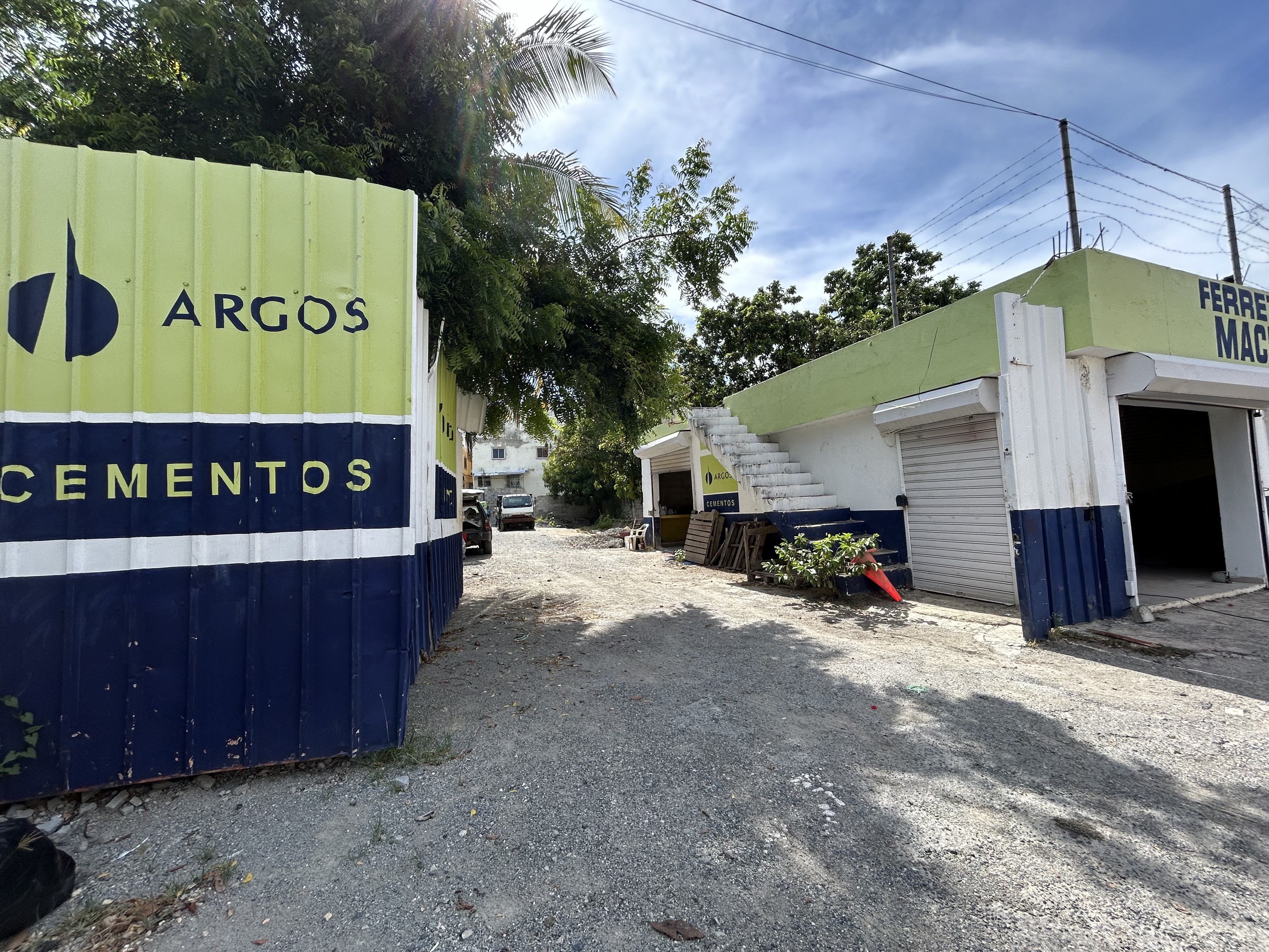 oficinas y locales comerciales - Local con patio, San Isidro. 1