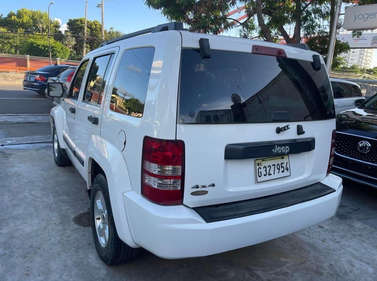 jeepetas y camionetas - JEEP LIBERTY 2010 5
