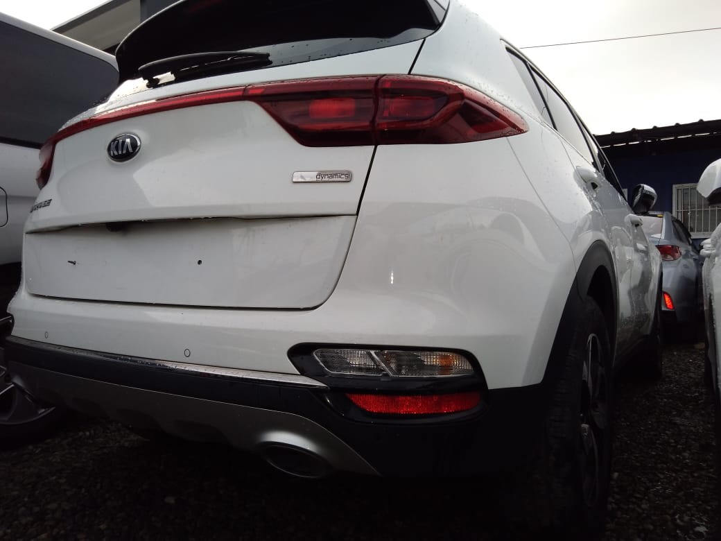 jeepetas y camionetas - KIA SPORTAGE 2019 BLANCOUS$21,000 ( RD$1,100 Mil ) 4