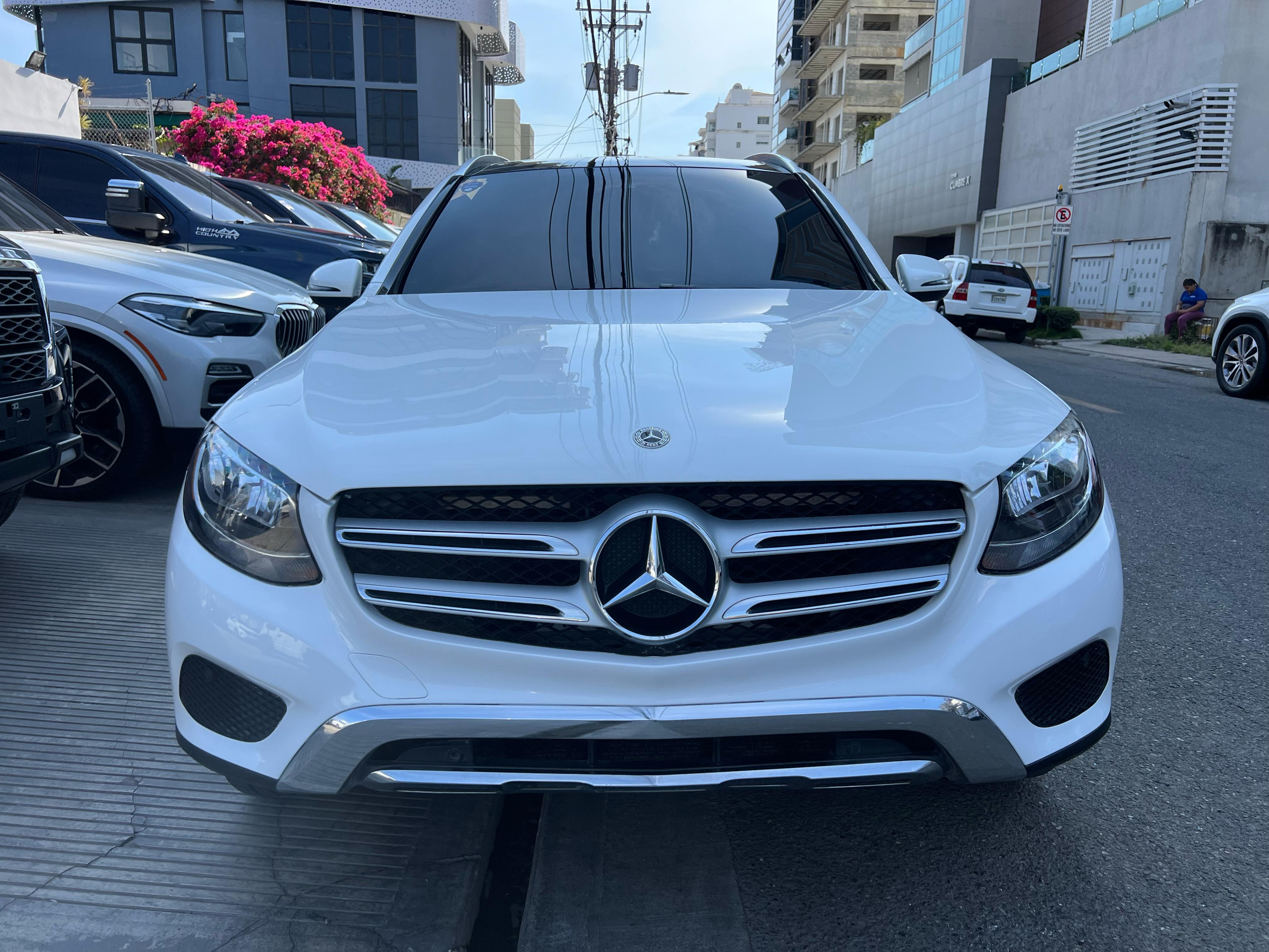 jeepetas y camionetas - Mercedes Benz GLC 300 2018 Clean  1