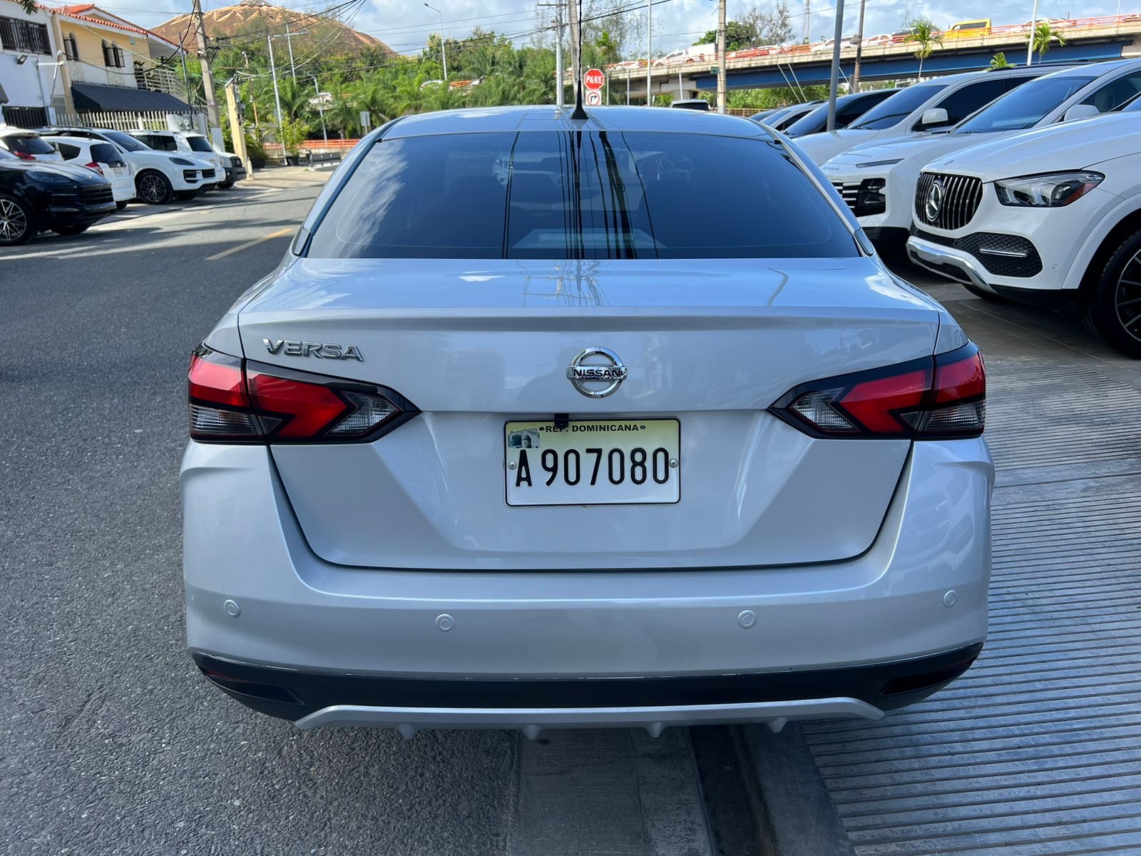 carros - Nissan Versa 2021 3