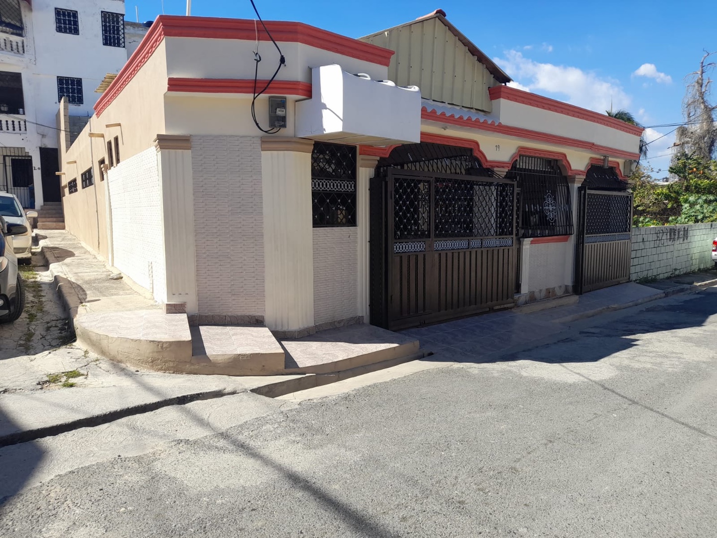 casas - Vendo hermosa casa próximo a la carretera mella en cancino Santo Domingo este  2