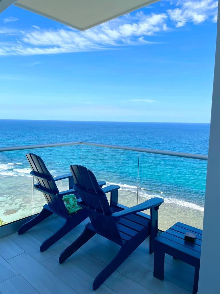 apartamentos - Vendo hermoso apto piso alto en Juan dolió en primera Línea de playa  2