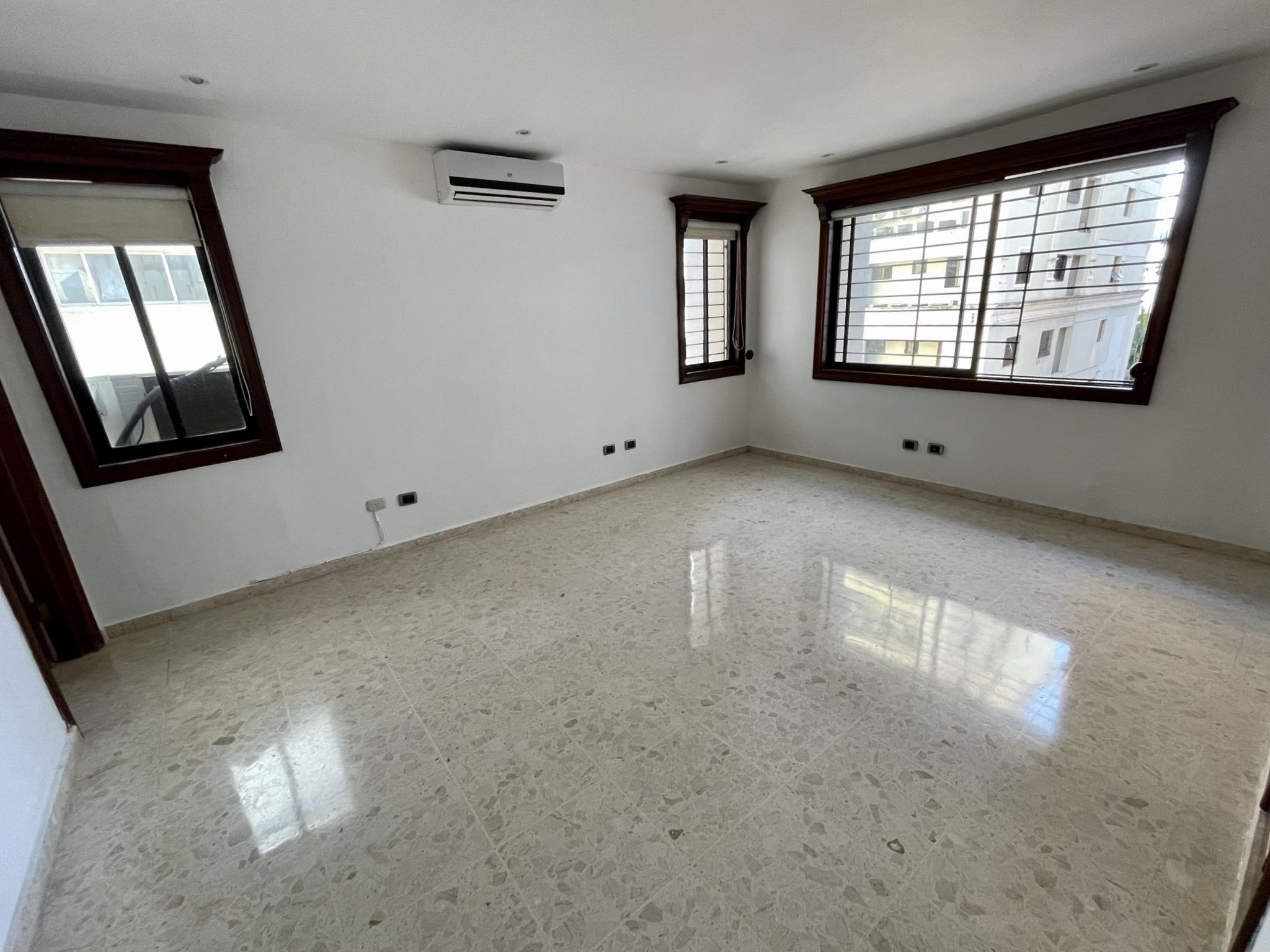 apartamentos - Alquiler Apartamento con Línea Blanca Detrás de BlueMall en Piantini 4