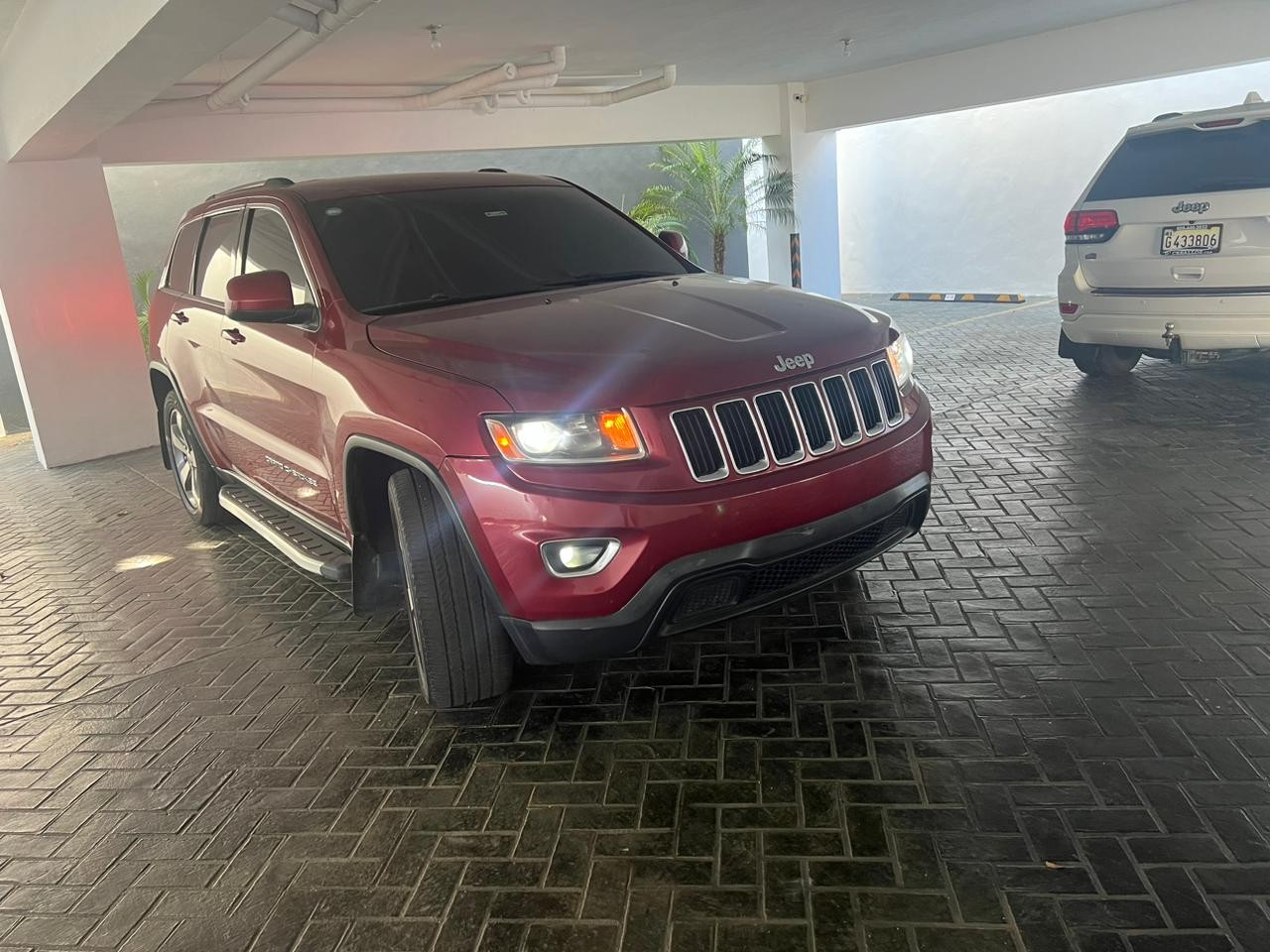 jeepetas y camionetas - Jeep Gran cherokee Laredo 2014  nitida 2