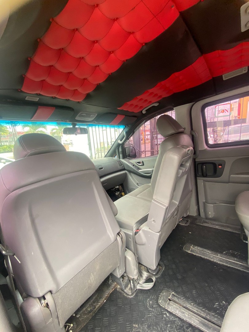 jeepetas y camionetas - HYUNDAI GRAND STAREX 2020 NEGRADESDE: RD$ 1,750.000 5