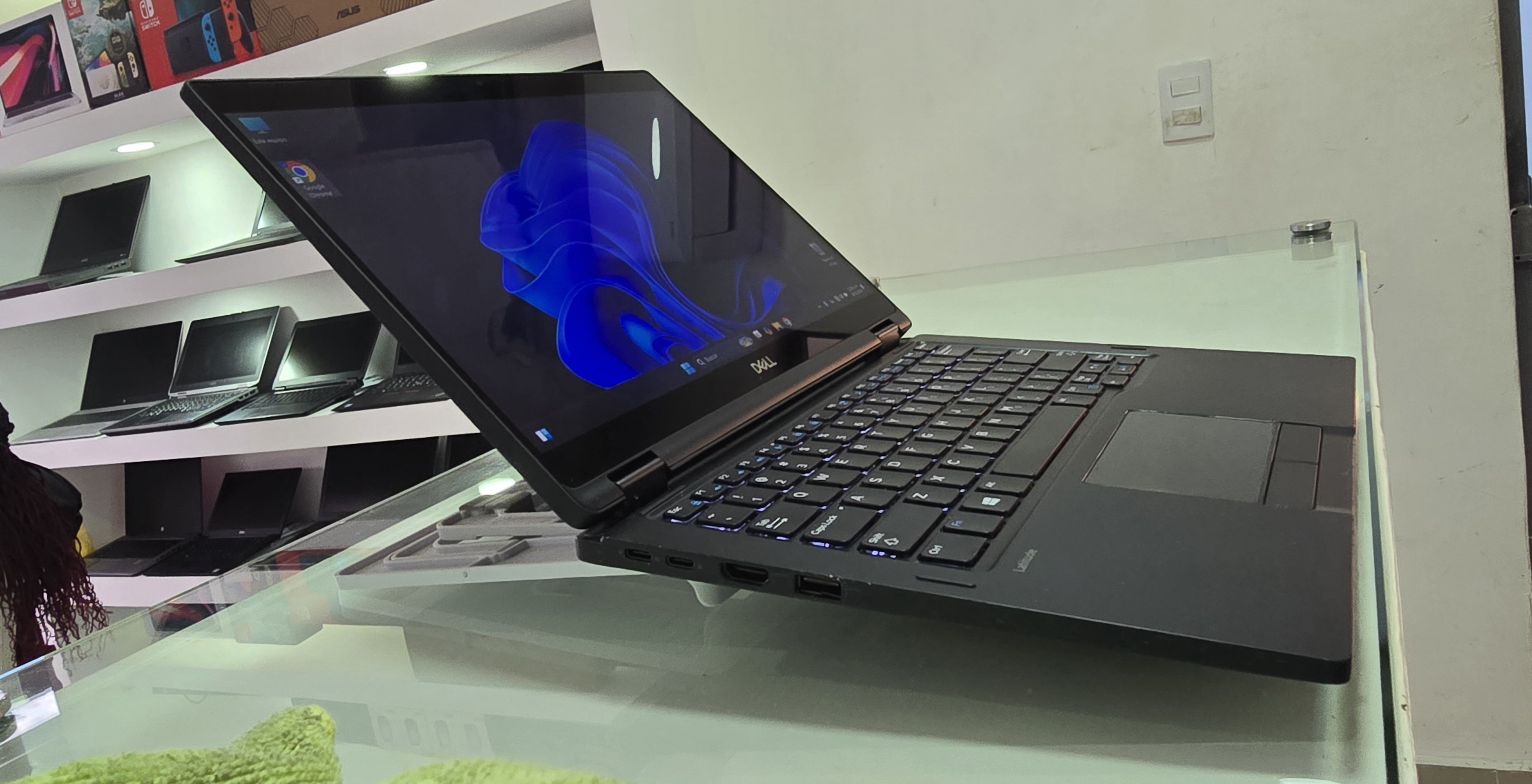 computadoras y laptops - Dell touch 13.3 Pulg Core i5 7th Gen Ram 8gb ddr4 Disco 128gb SSD Solido Wifi  1