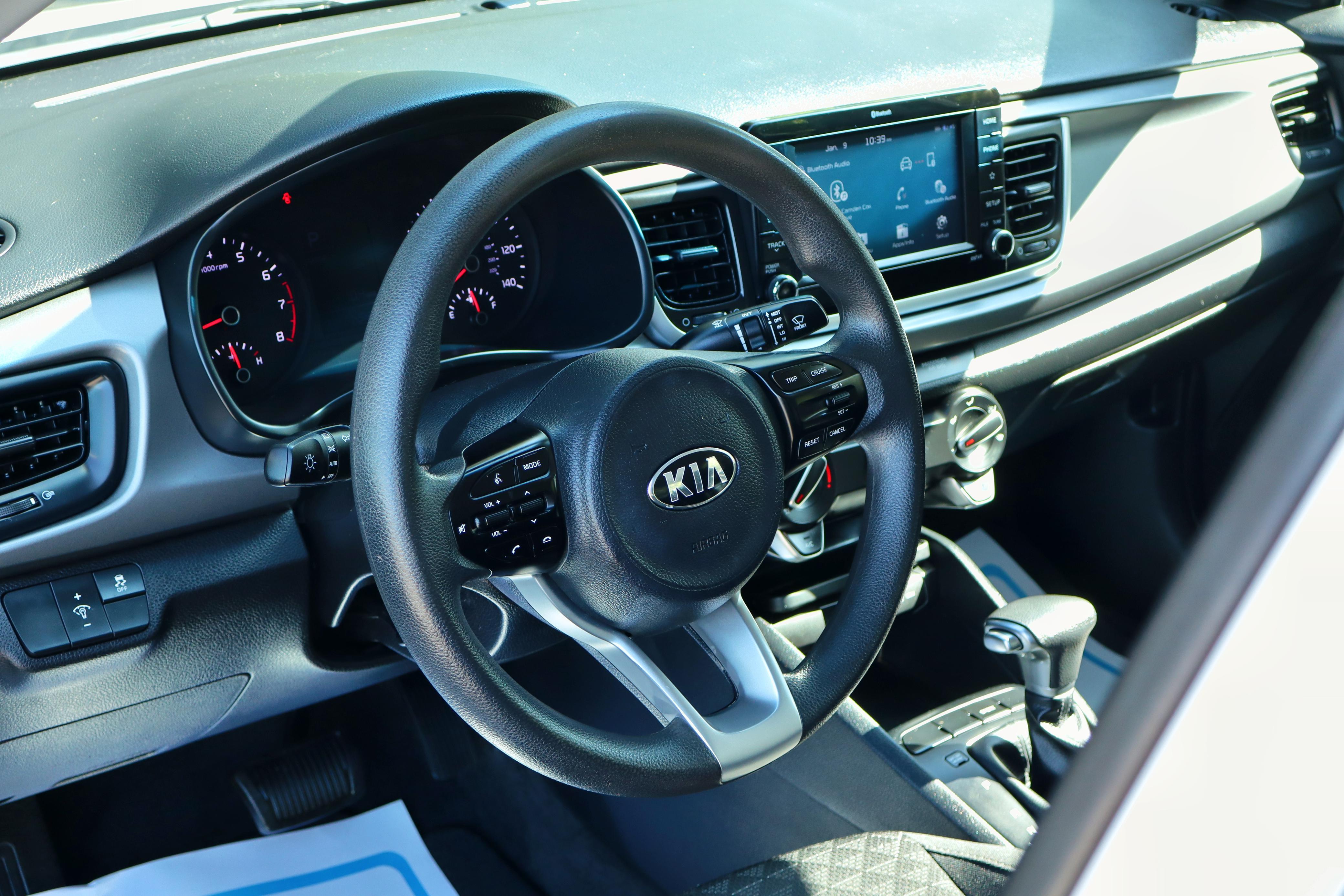 jeepetas y camionetas - Montate en este impecable kia rio S 2019 excelente condiciones  7