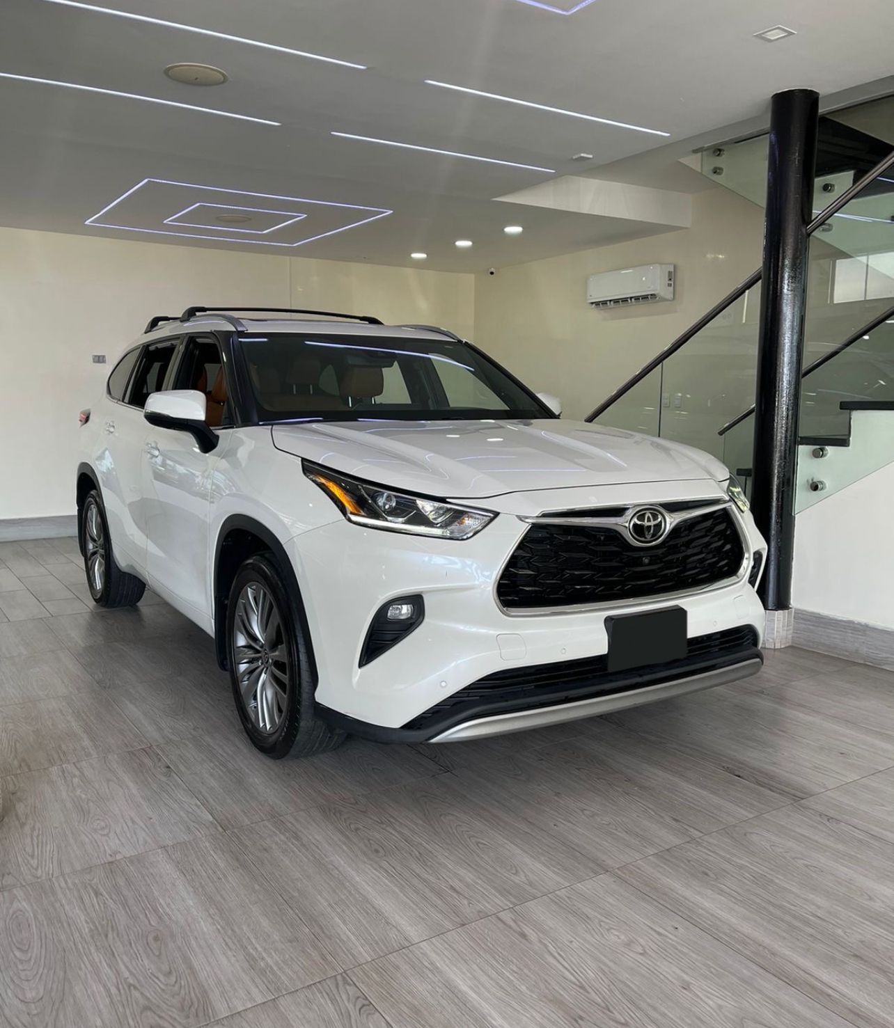 jeepetas y camionetas - Toyota Highlander platinum  2021impecable