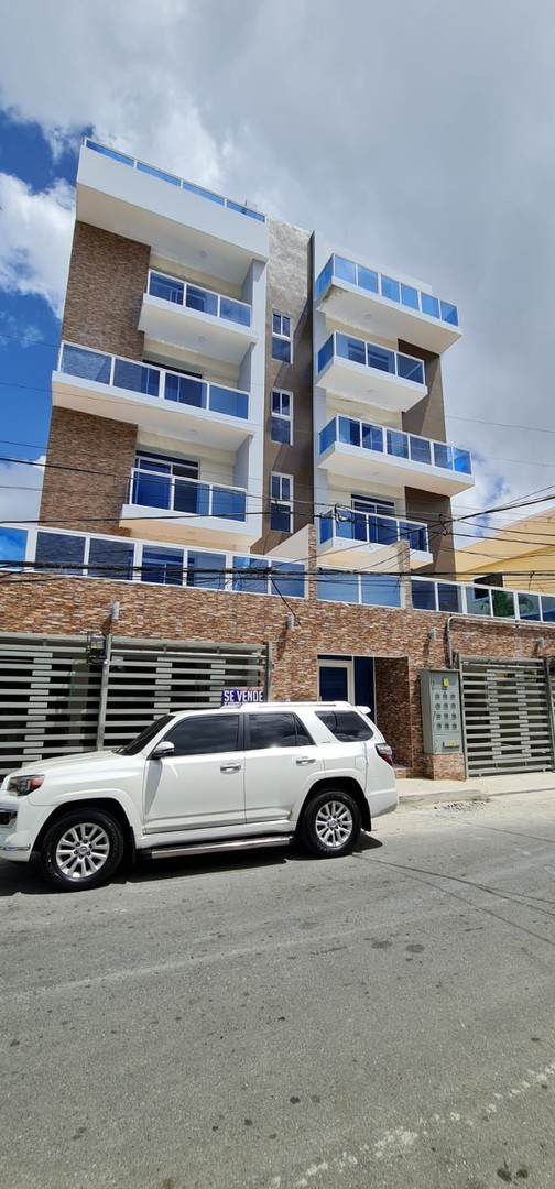 apartamentos - Segundo Piso con doble Terraza, Respaldo Los Tres Ojos