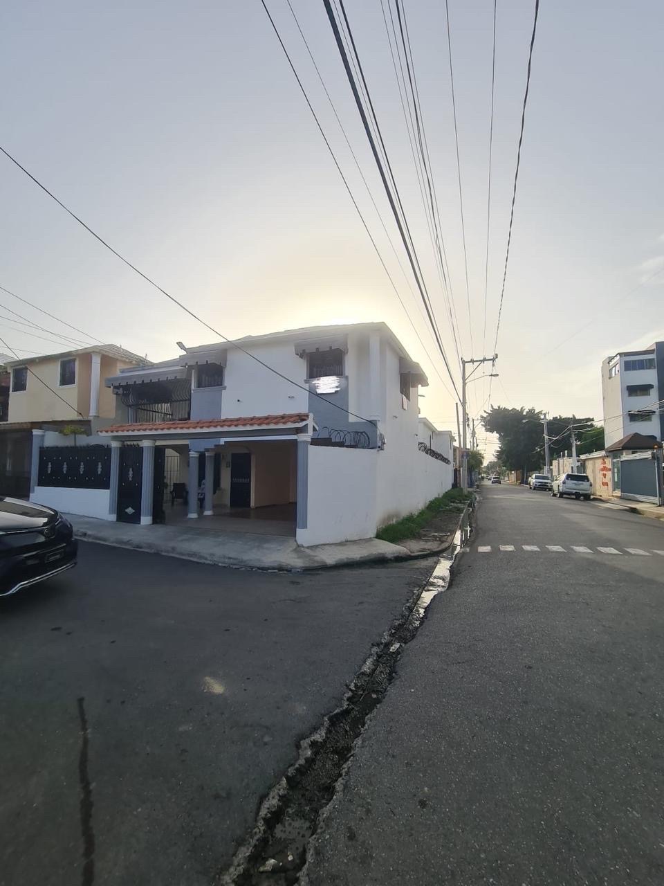 casas - venta de casa en Reparto los 3 ojos Santo Domingo este este 