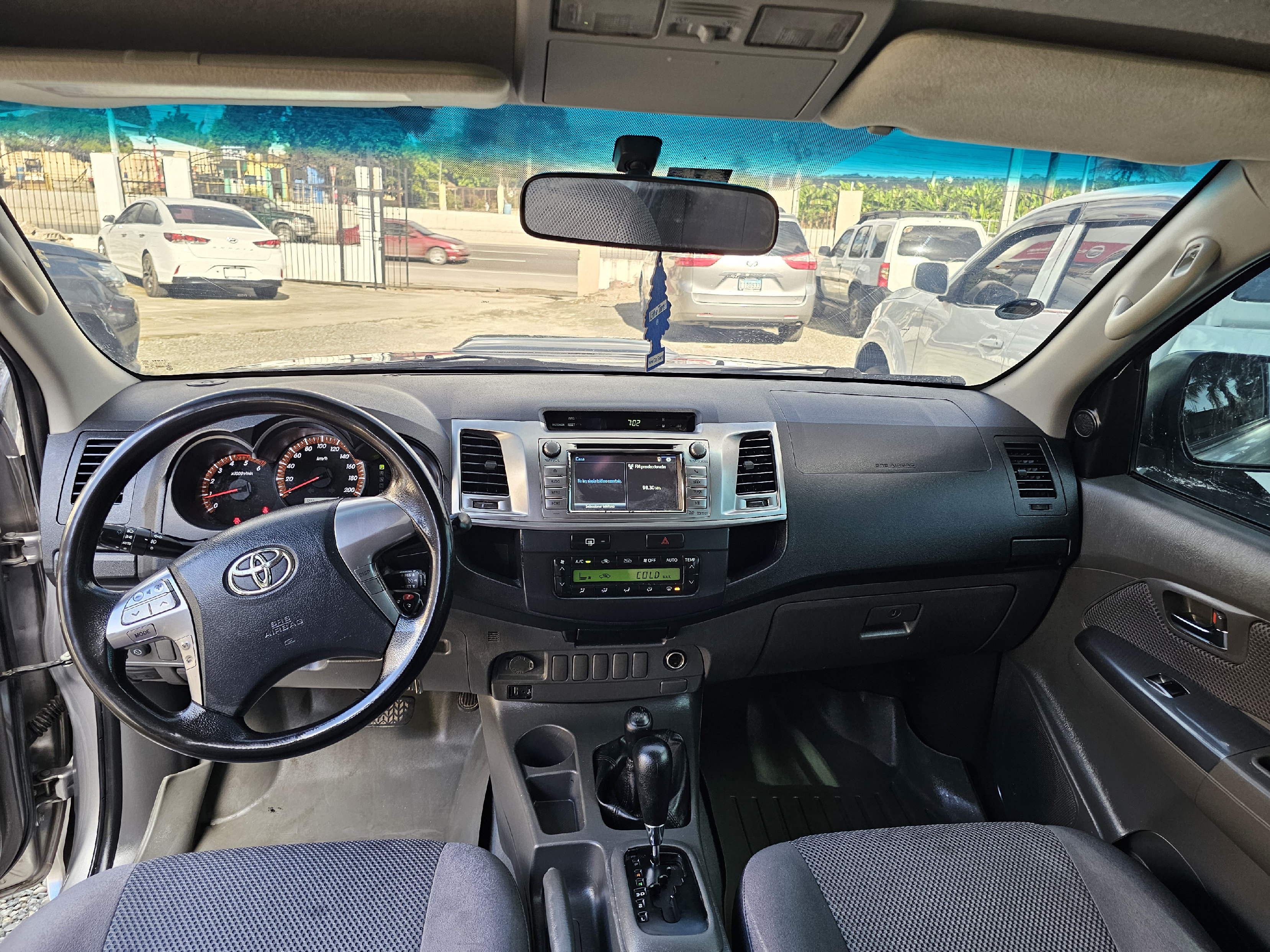 jeepetas y camionetas - Toyota Hilux SRV 2015 5