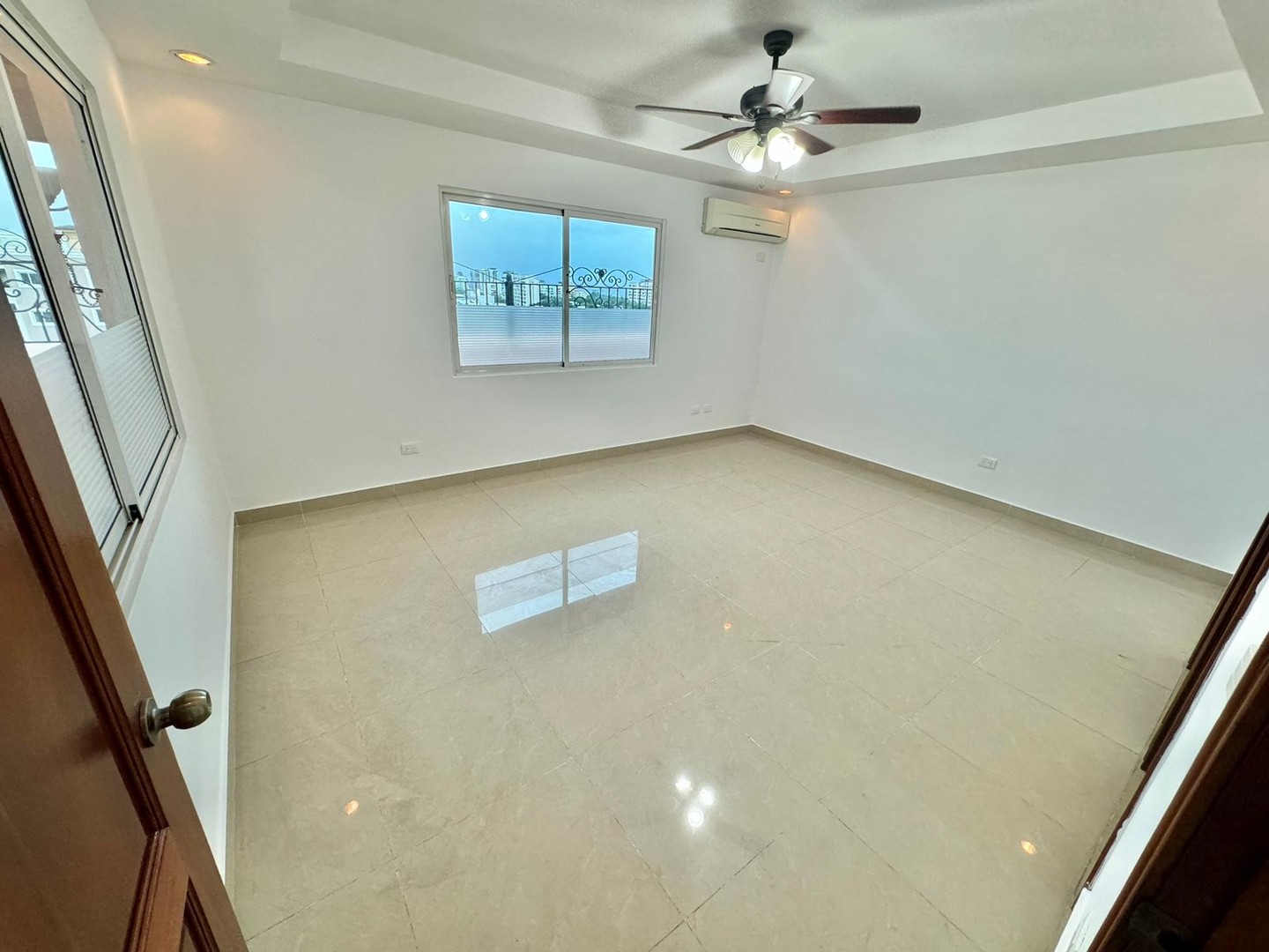 penthouses - Penthouse en Venta
BELLA VISTA SUR
USD 390,000.00
Mantenimiento: RD$8,000.00

 8