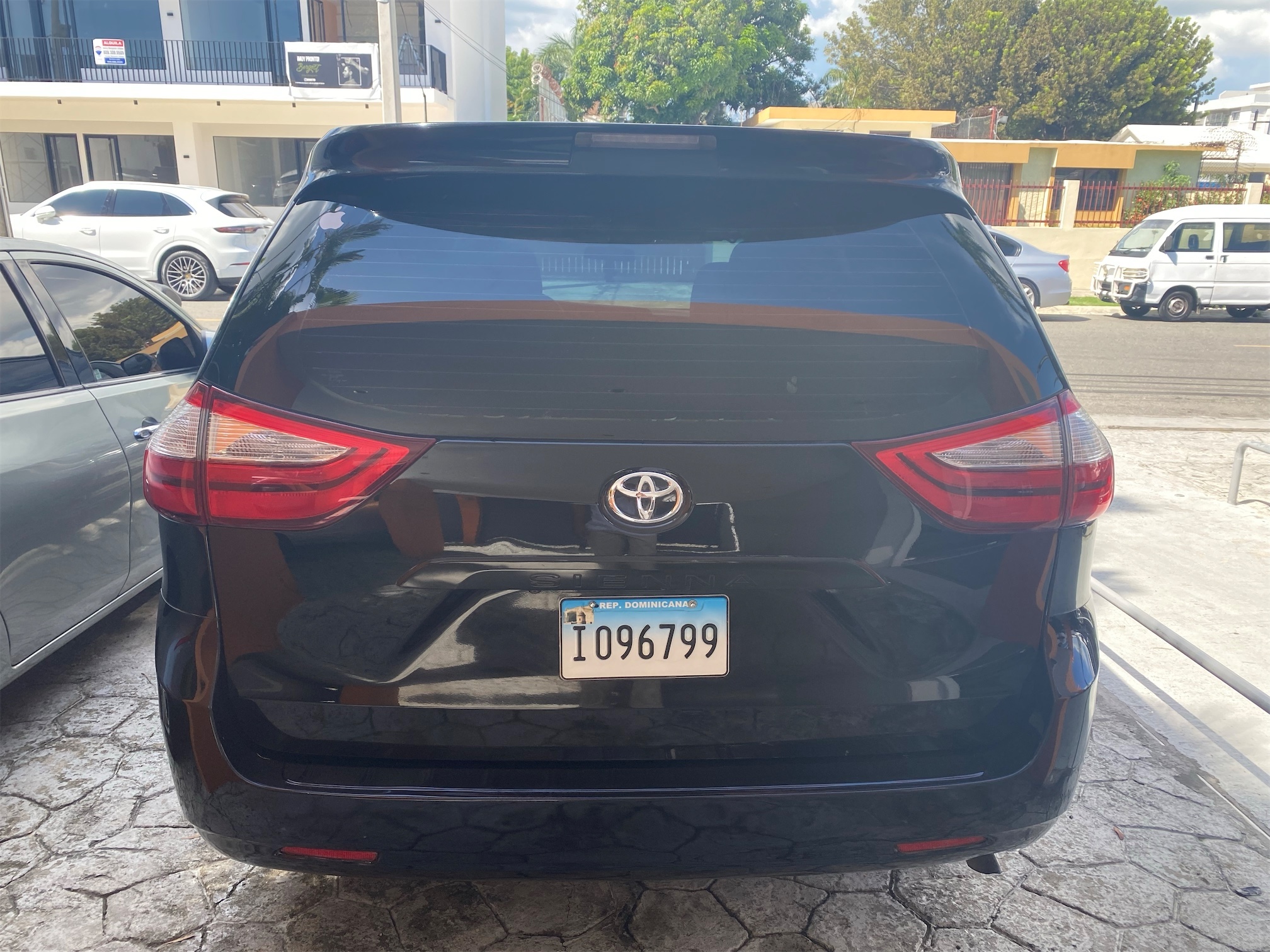 jeepetas y camionetas - Toyota sienna le 2015 3