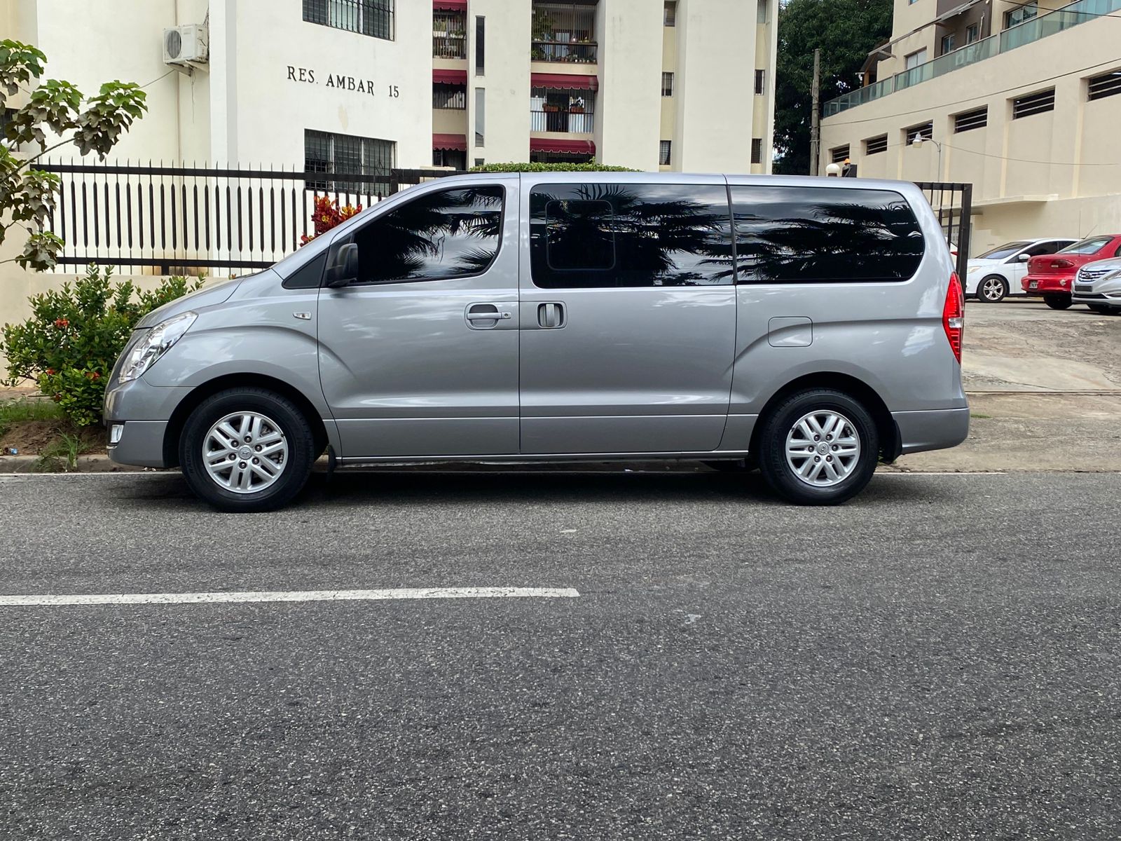 jeepetas y camionetas - hiunday starex 2018 3