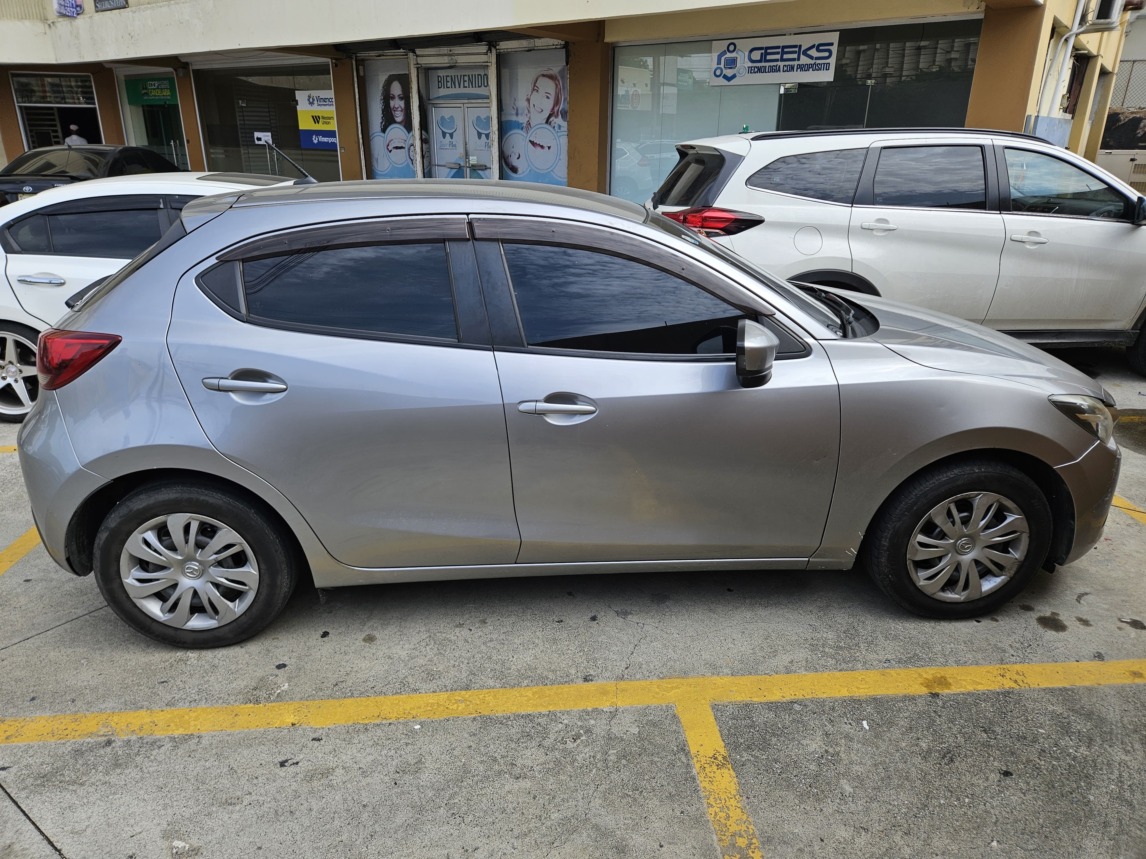 carros - mazda demio 2016 3