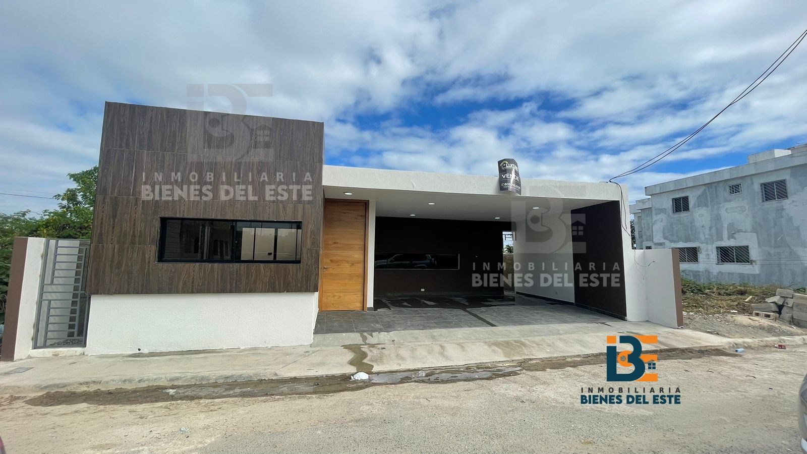 casas - En Venta Casa con Terminación de Alta Calidad Muy Espaciosa y Moderna