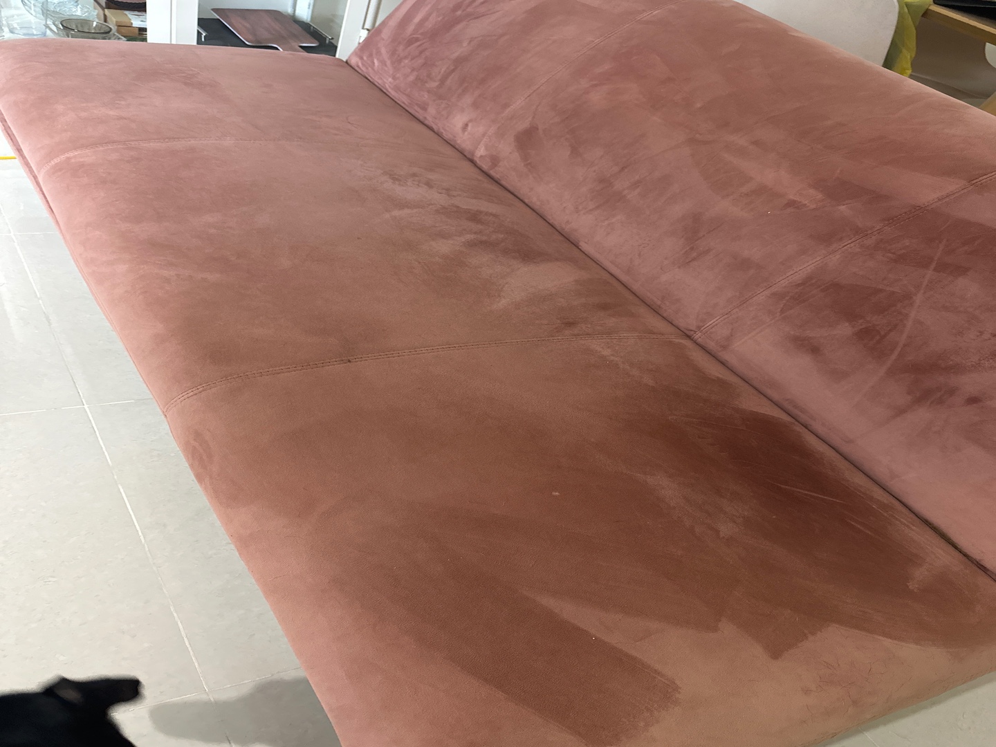 muebles y colchones - Sofa cama de tres plazas rosado con patas doradas  5