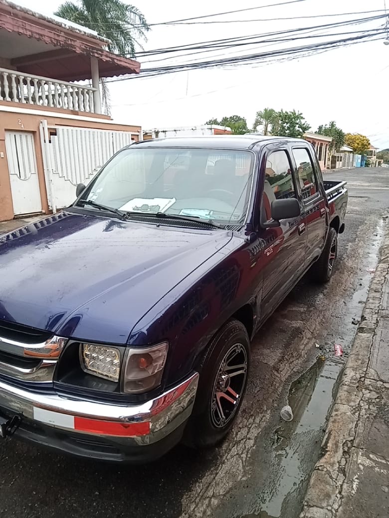 jeepetas y camionetas - Toyota Hilux 7