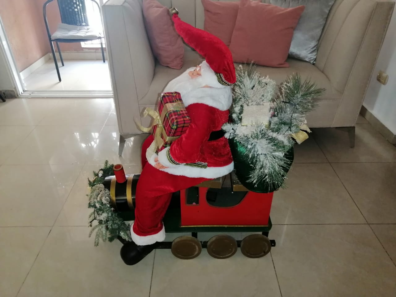 decoración y accesorios - Santa Claus en su trineo Con luz y canciones navideñas  1