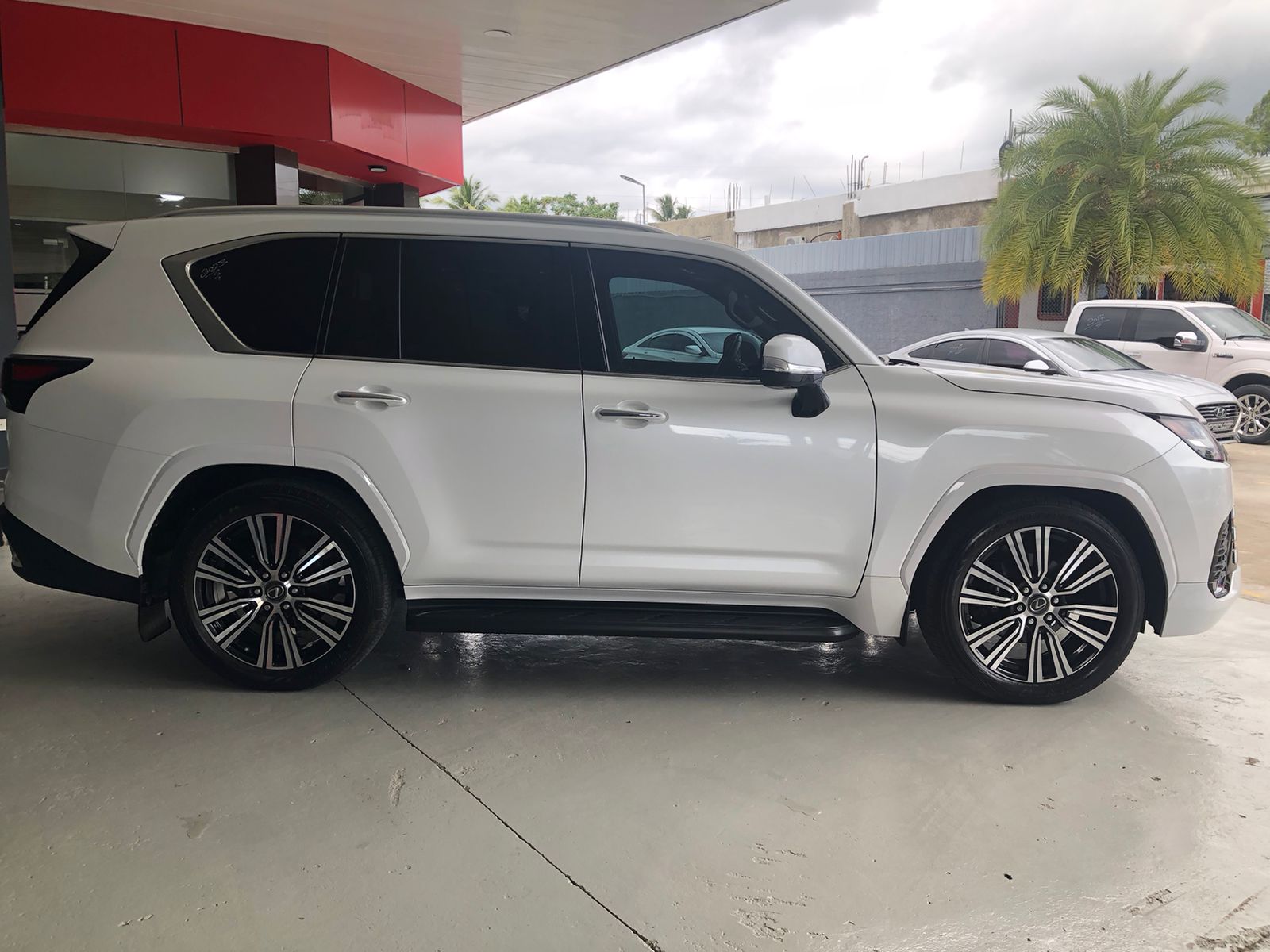 jeepetas y camionetas - 2023 LEXUS LX 600 LUXURY  9