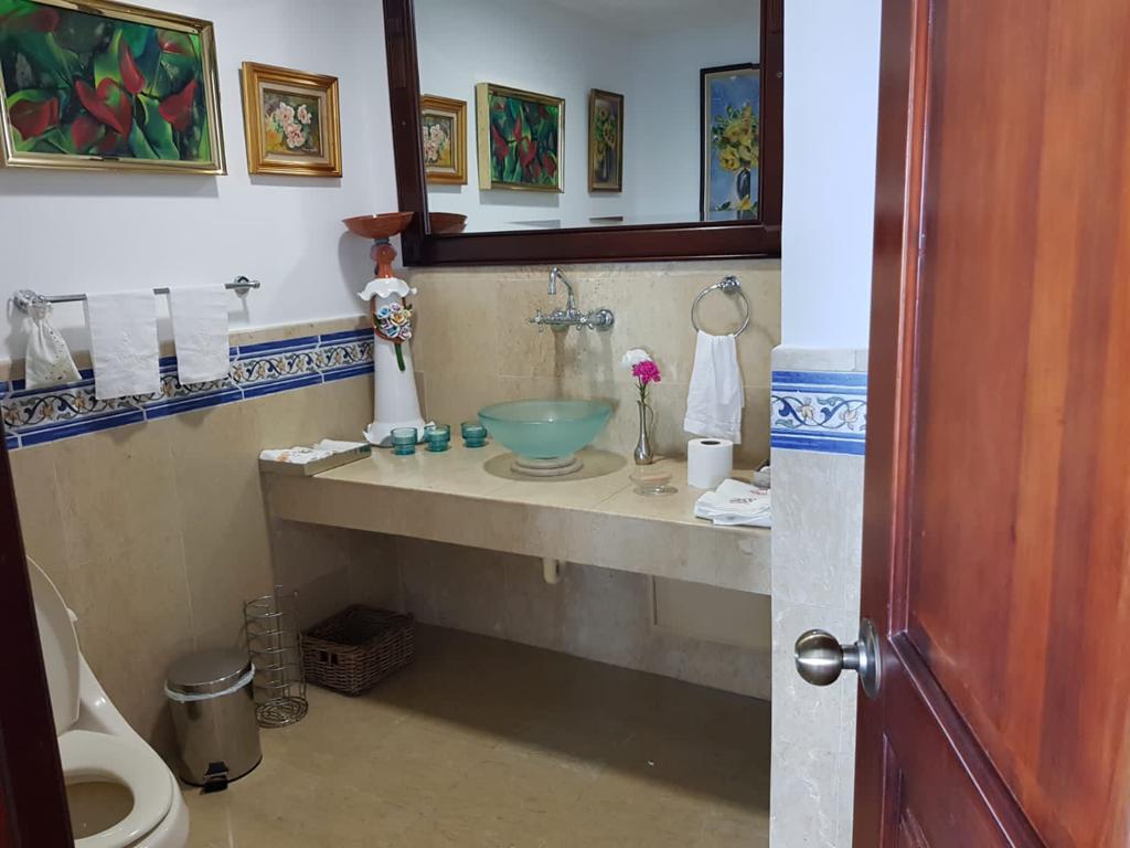 apartamentos - Vendo apto de Lujo en Malecon piso alto
350. Mts. Precio us$ 350,000 1