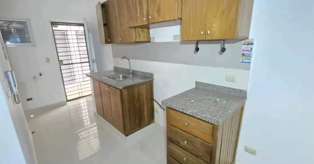 apartamentos - rento 1er piso don pedro residencial Milán incluye 2 aire acondicionado y agua  4