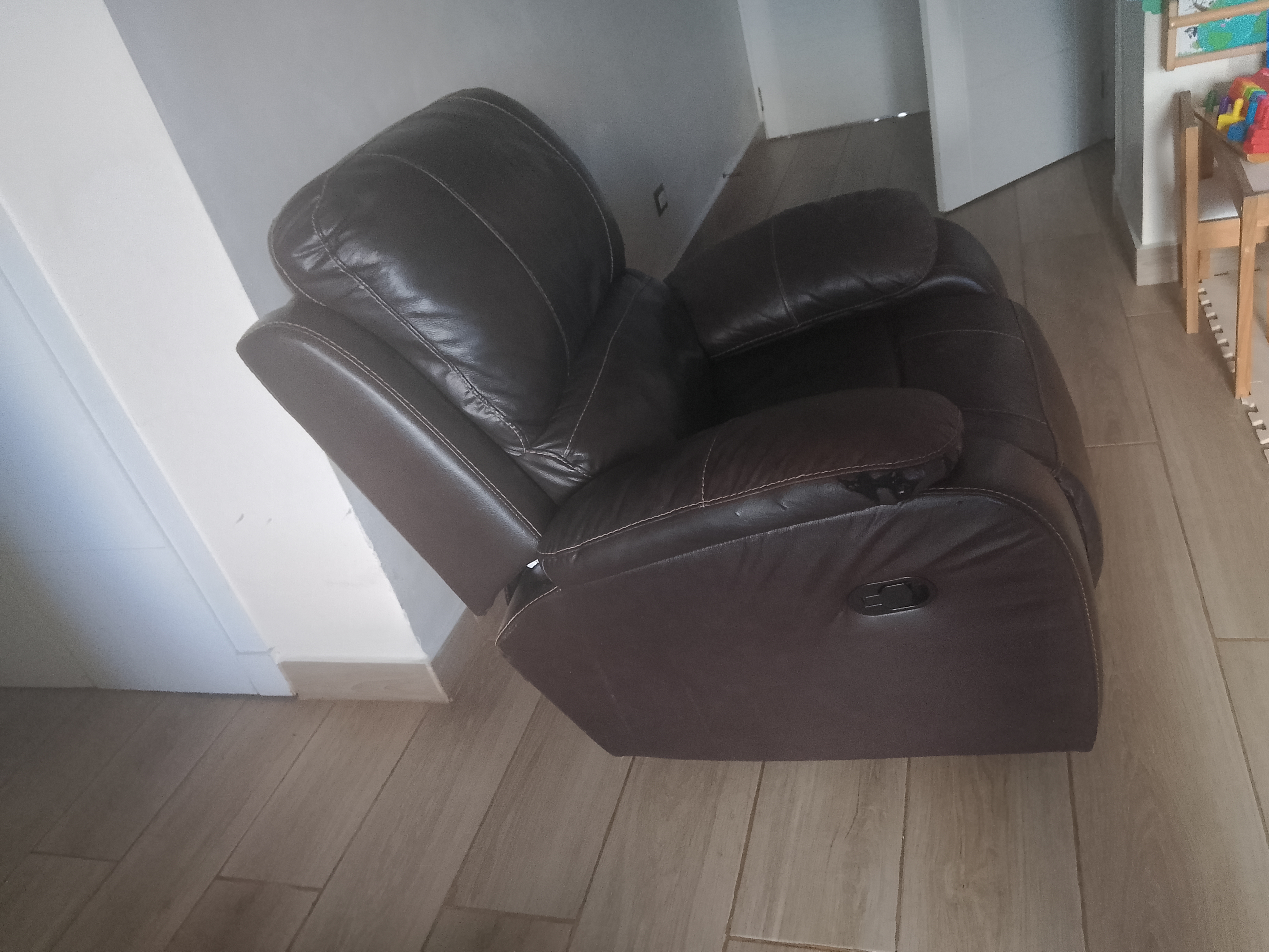 muebles y colchones - Se vende sofá ledder oportunidad 