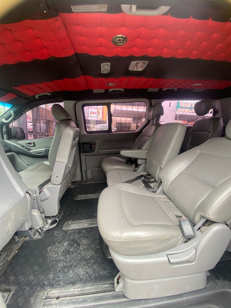 jeepetas y camionetas - HYUNDAI GRAND STAREX 2020 NEGRADESDE: RD$ 1,750.000 3