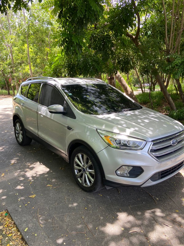 jeepetas y camionetas - Ford escape 2017 titanium