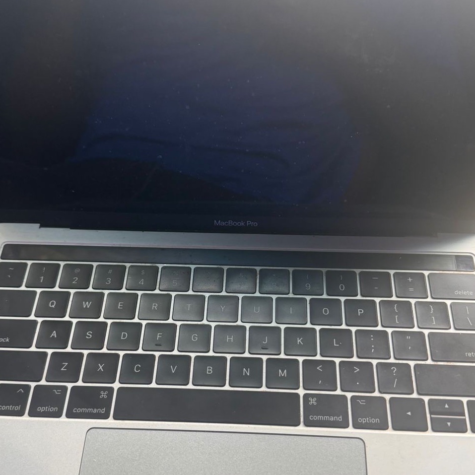 computadoras y laptops - Vendo Macbook Pro 2017 Pantalla Dañada