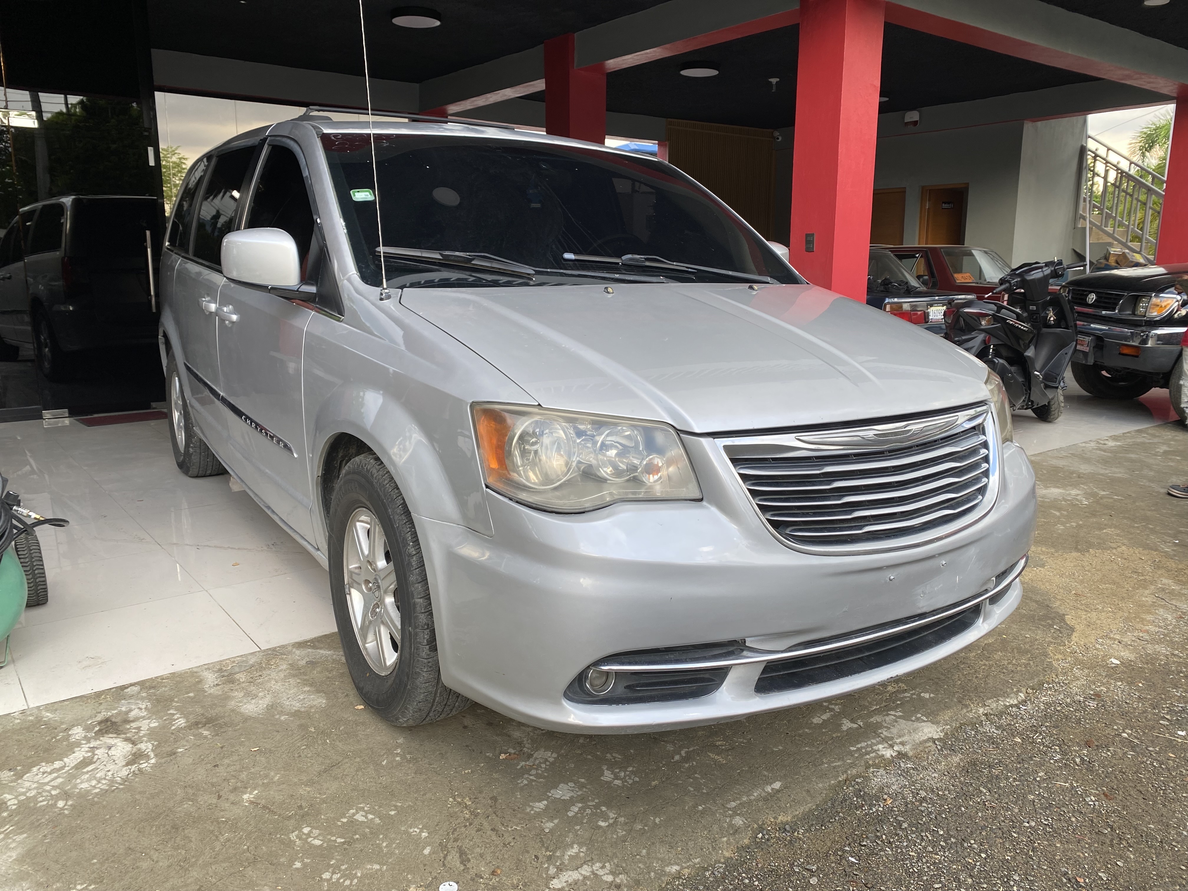 jeepetas y camionetas - CHRYSLER TOWN & COUNTRY 2012 1